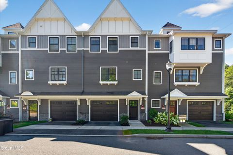 Photo of 6 Whistler Court, Saratoga Springs, NY 12866 (MLS # 202615166)