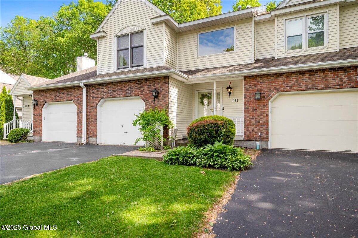 38 Woodside Drive, Clifton Park, New York image 1