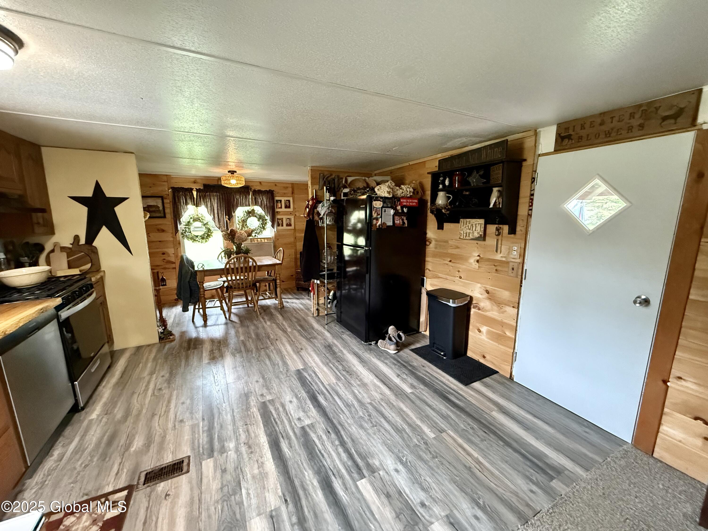 682 Midline Road, Amsterdam, New York image 15