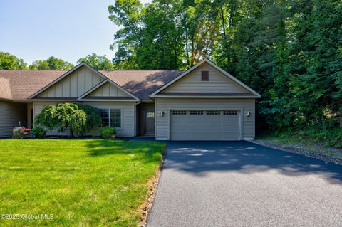 Photo of 66 Warren Street #102, Saratoga Springs, NY 12866 (MLS # 202625244)