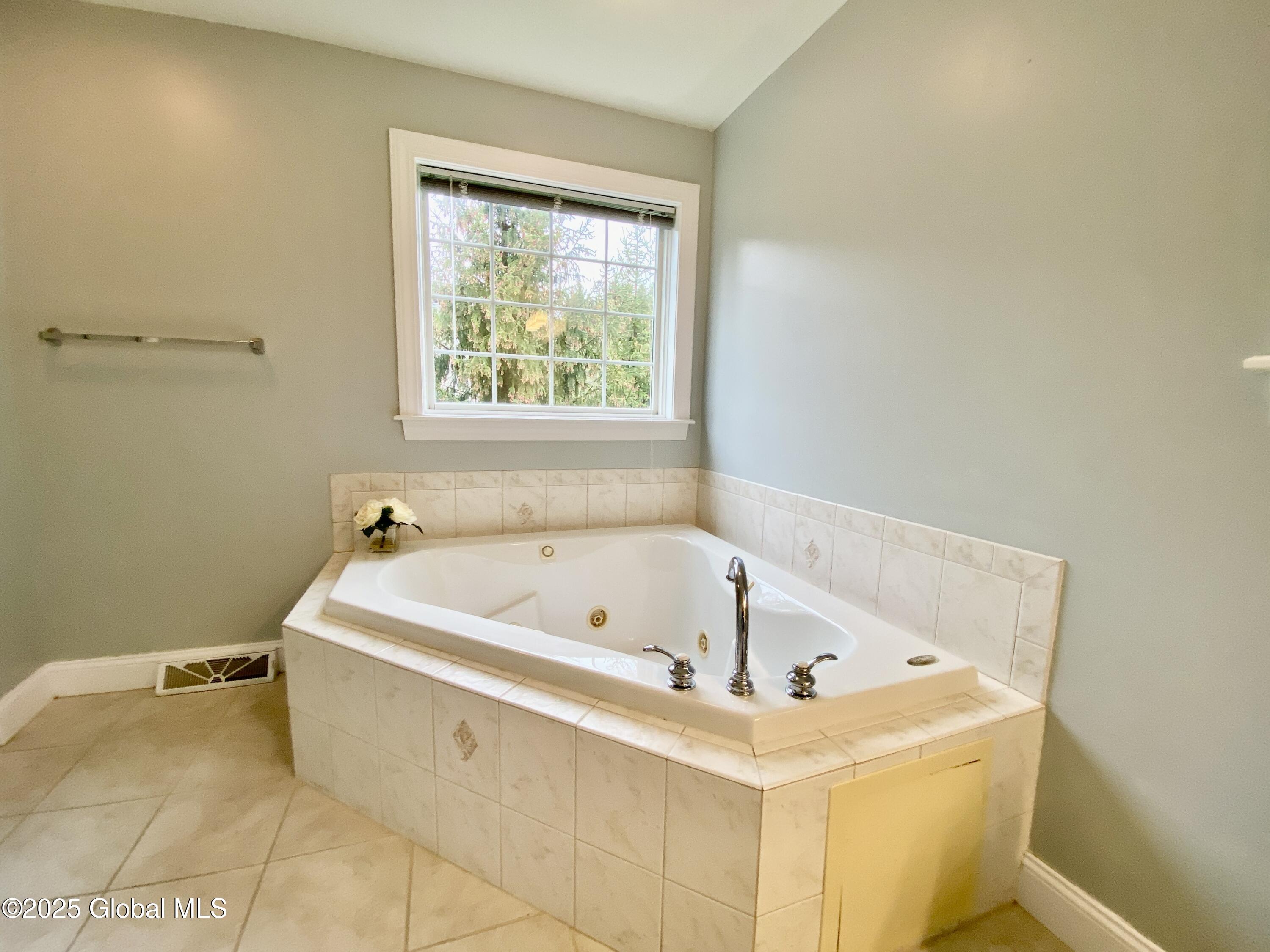 4045 Windsor Drive, Niskayuna, New York image 16