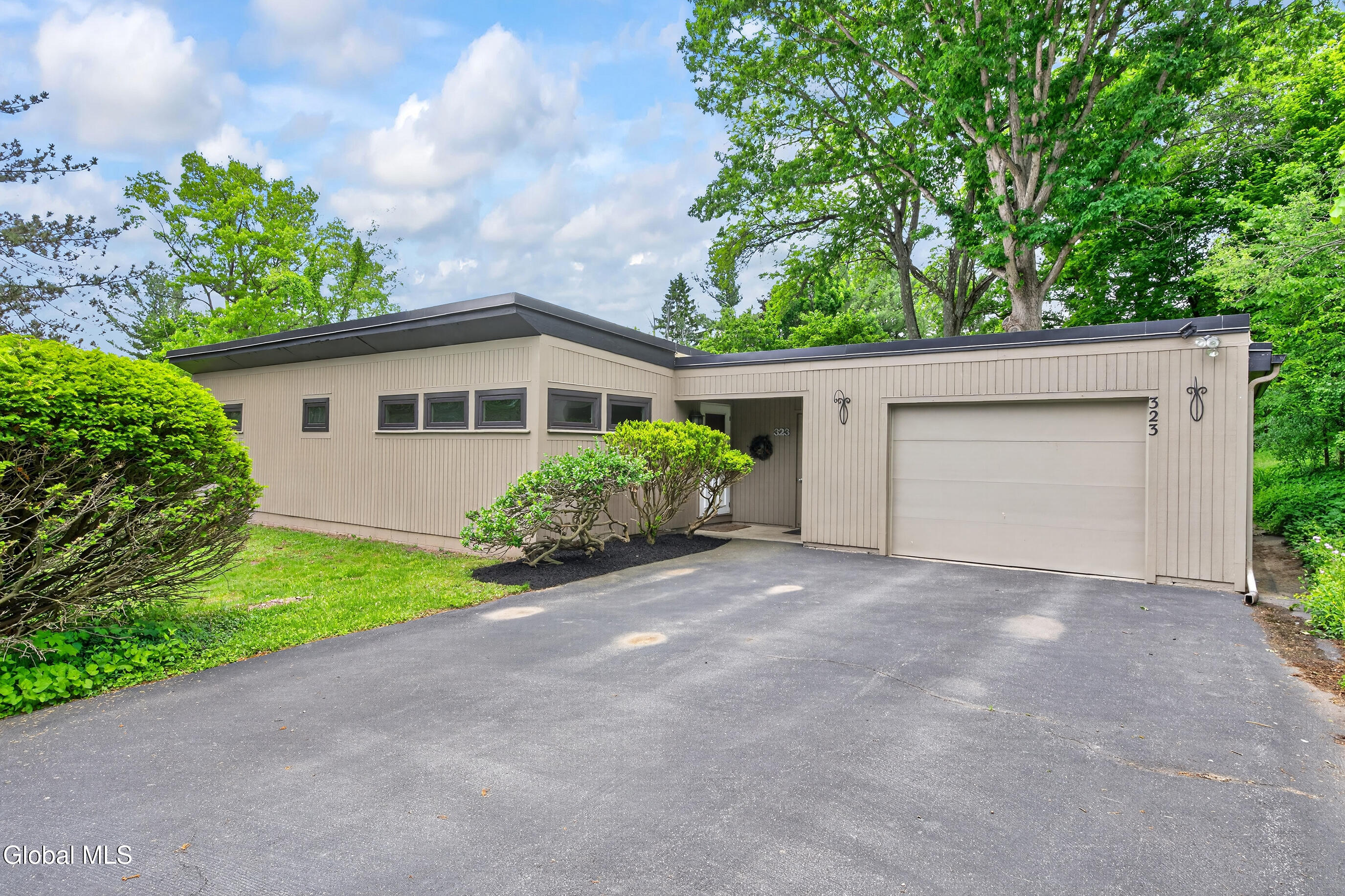 323 Oakridge Drive