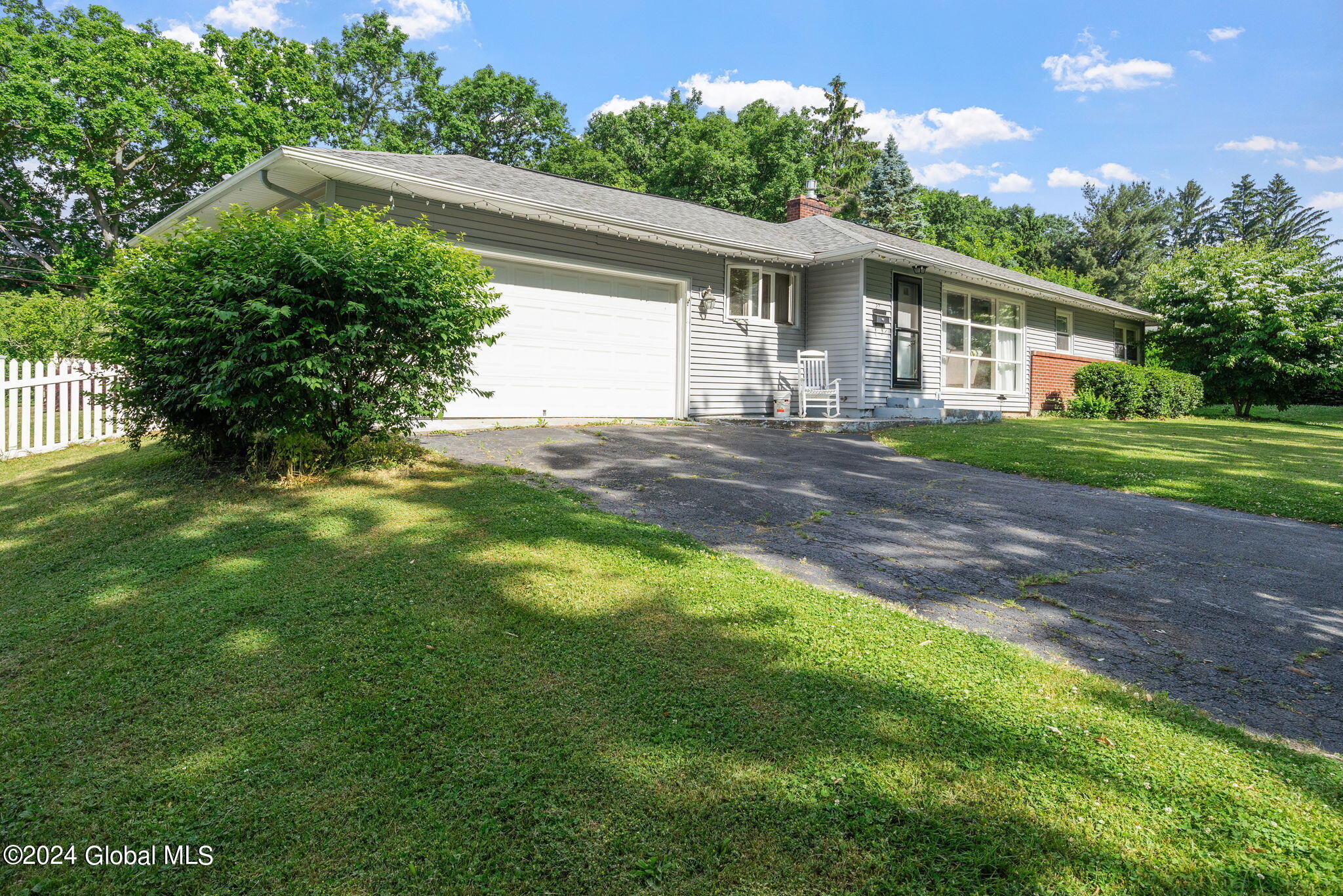 22 W Glenwood Drive, Latham, New York image 3