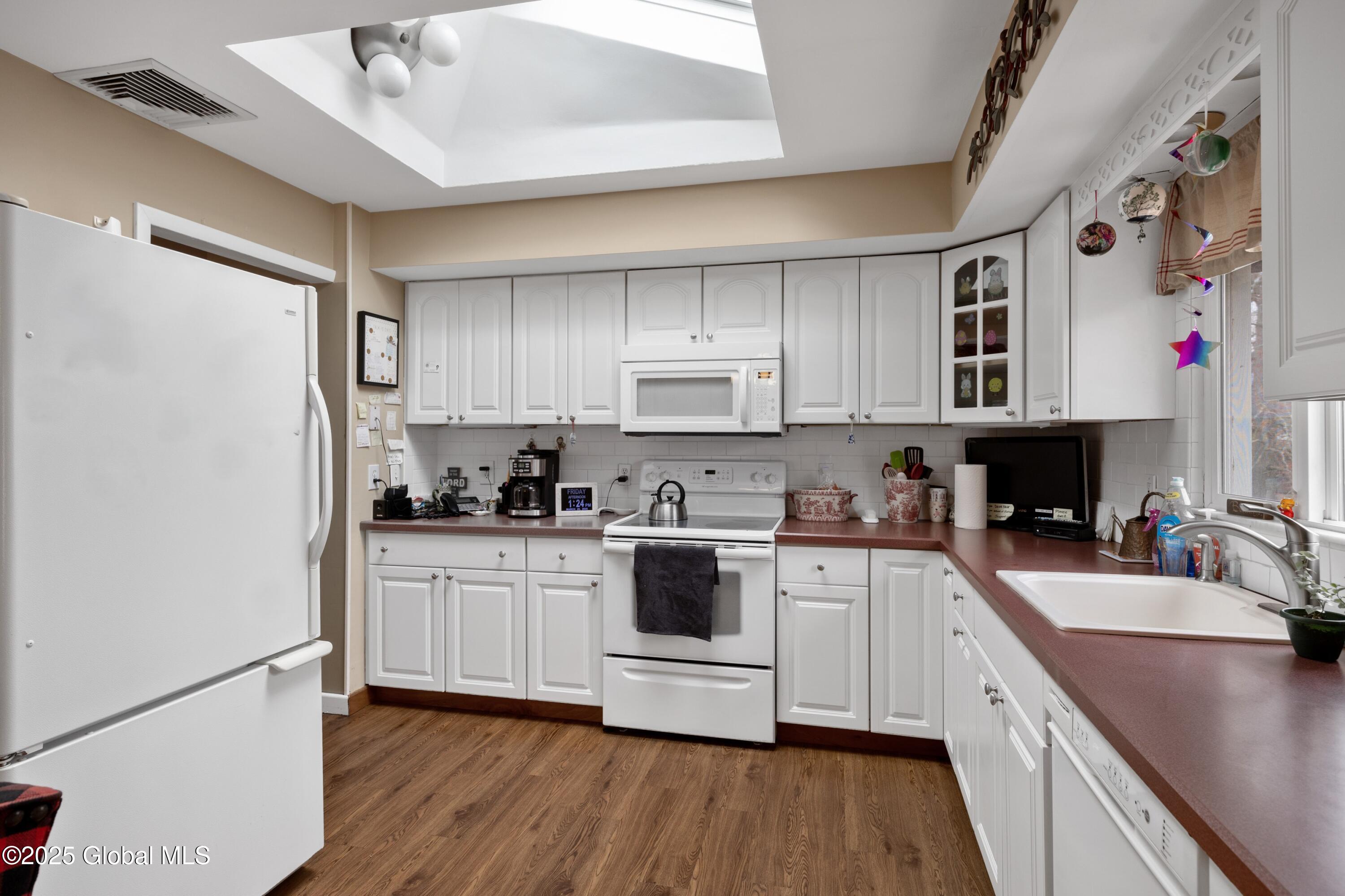 35 Lincoln Avenue, Colonie, New York image 8