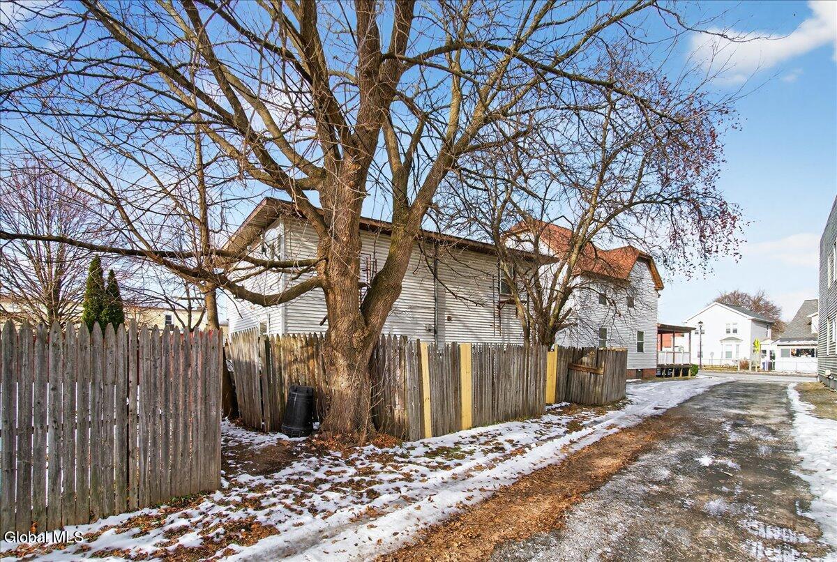 Watervliet, New York 12189, United States, 4 Bedrooms Bedrooms, ,3 BathroomsBathrooms,Residential,Active,256403