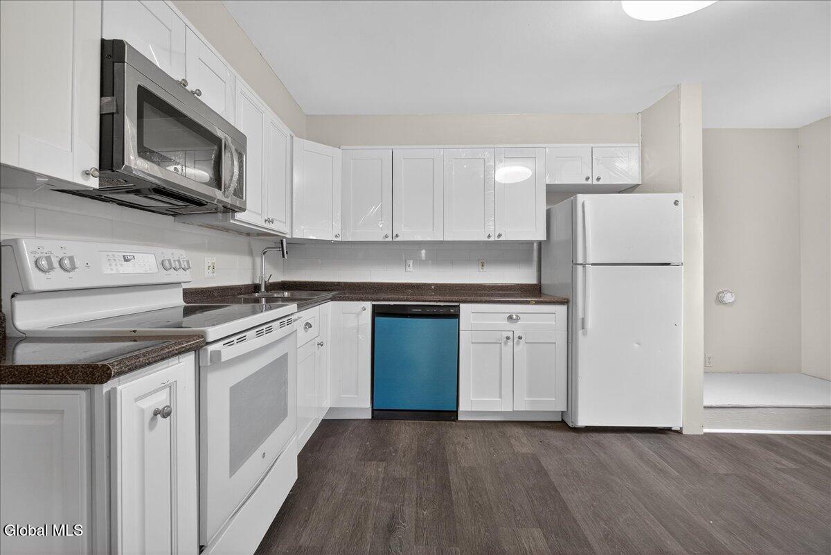 Watervliet, New York 12189, United States, 4 Bedrooms Bedrooms, ,3 BathroomsBathrooms,Residential,Active,256403