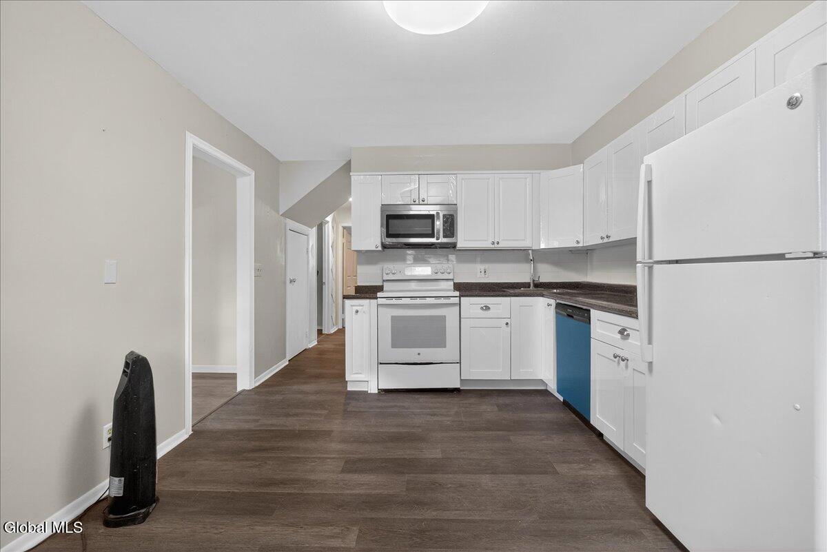 Watervliet, New York 12189, United States, 4 Bedrooms Bedrooms, ,3 BathroomsBathrooms,Residential,Active,256403