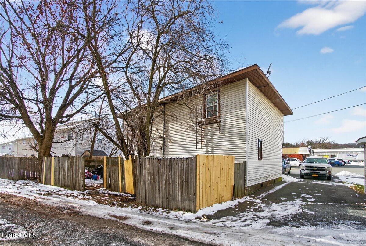 Watervliet, New York 12189, United States, 4 Bedrooms Bedrooms, ,3 BathroomsBathrooms,Residential,Active,256403