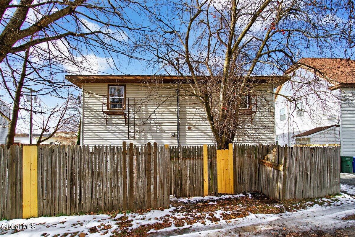 Watervliet, New York 12189, United States, 4 Bedrooms Bedrooms, ,3 BathroomsBathrooms,Residential,Active,256403