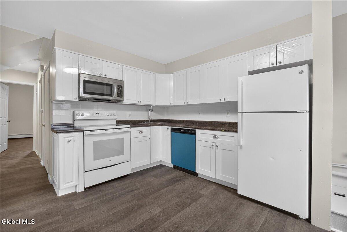 Watervliet, New York 12189, United States, 4 Bedrooms Bedrooms, ,3 BathroomsBathrooms,Residential,Active,256403