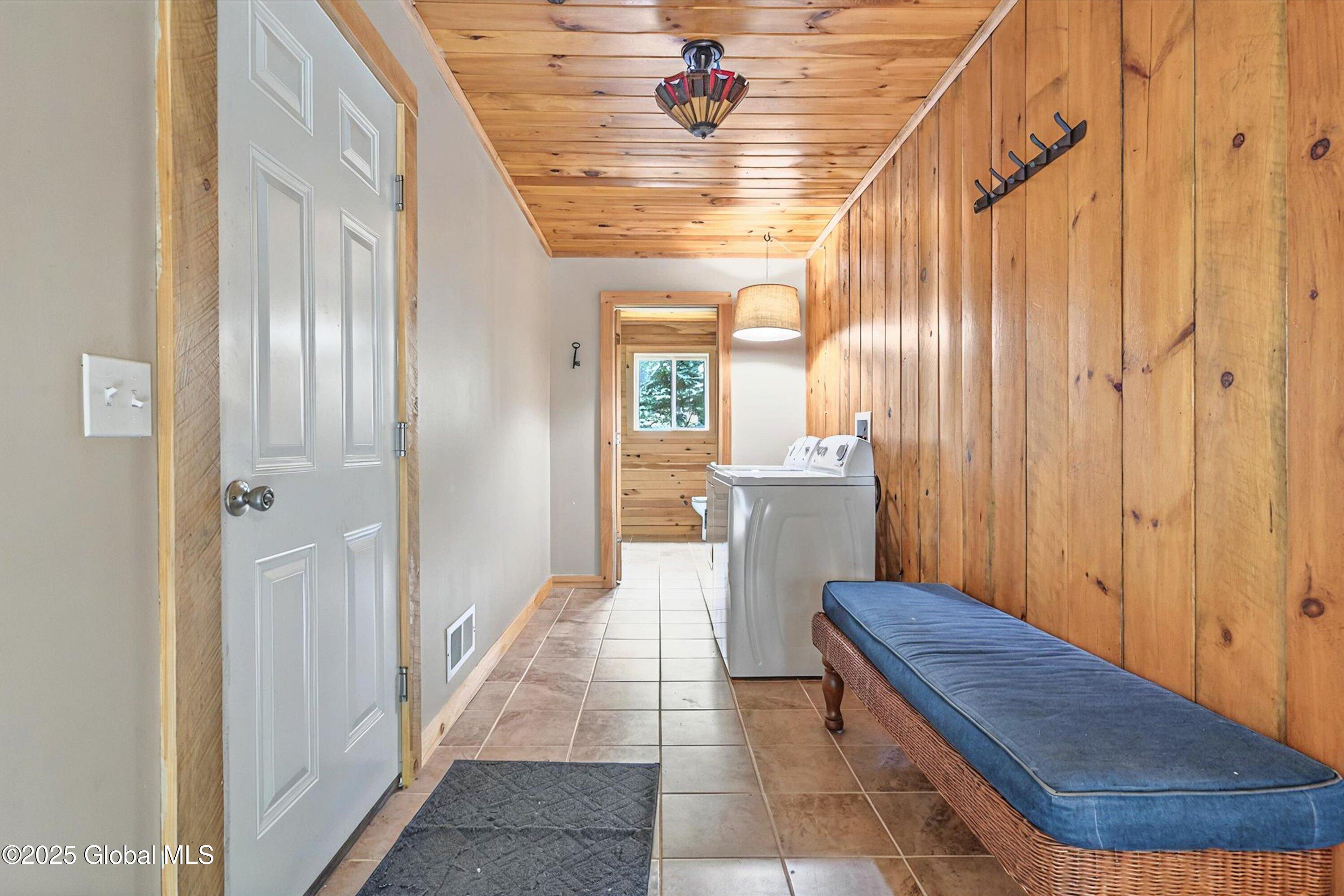 18 Kitchell Lane, Queensbury, New York image 25
