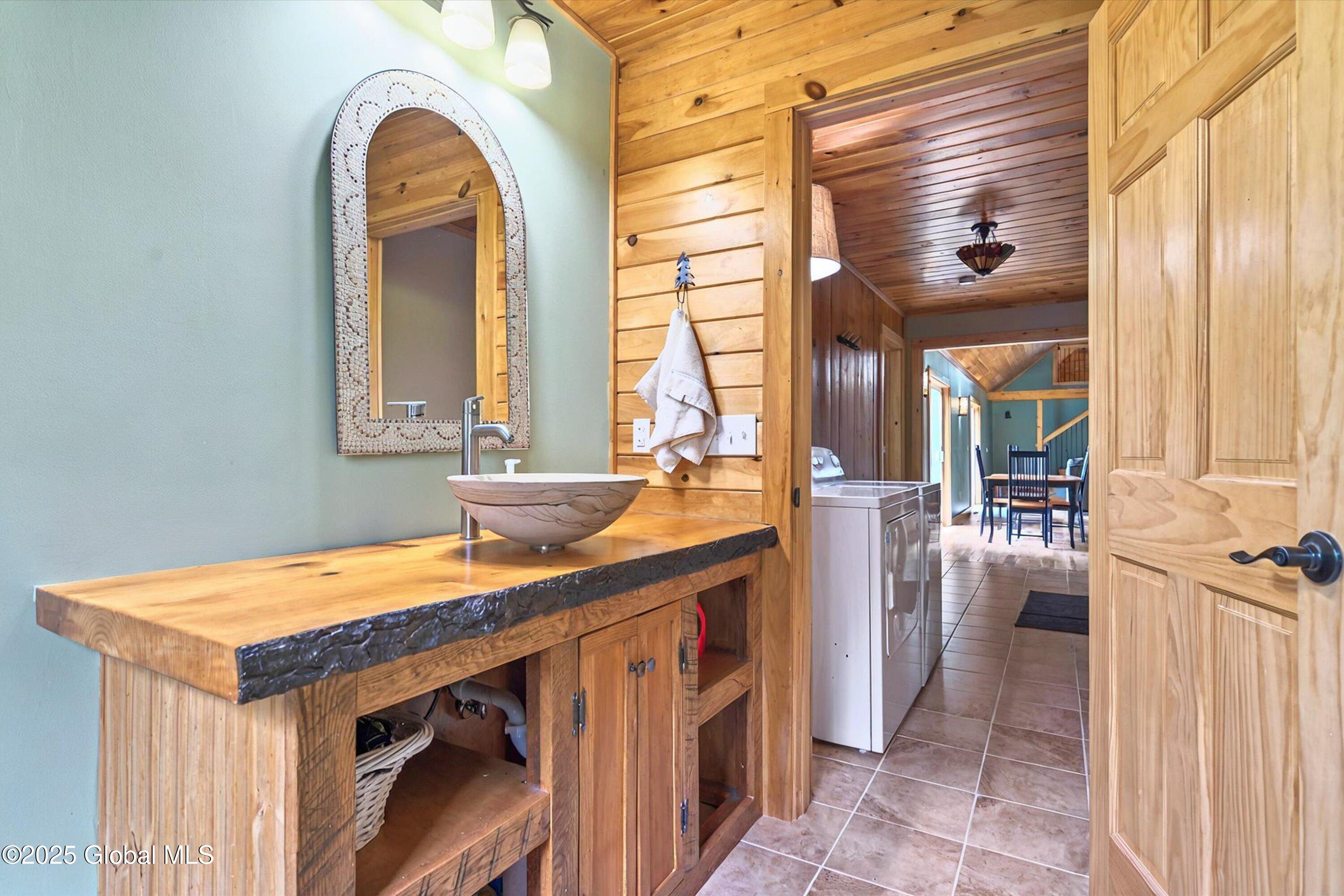 18 Kitchell Lane, Queensbury, New York image 26