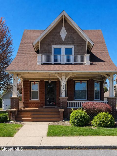Photo of 909 Woodland Avenue, Schenectady, NY 12309 (MLS # 202615898)