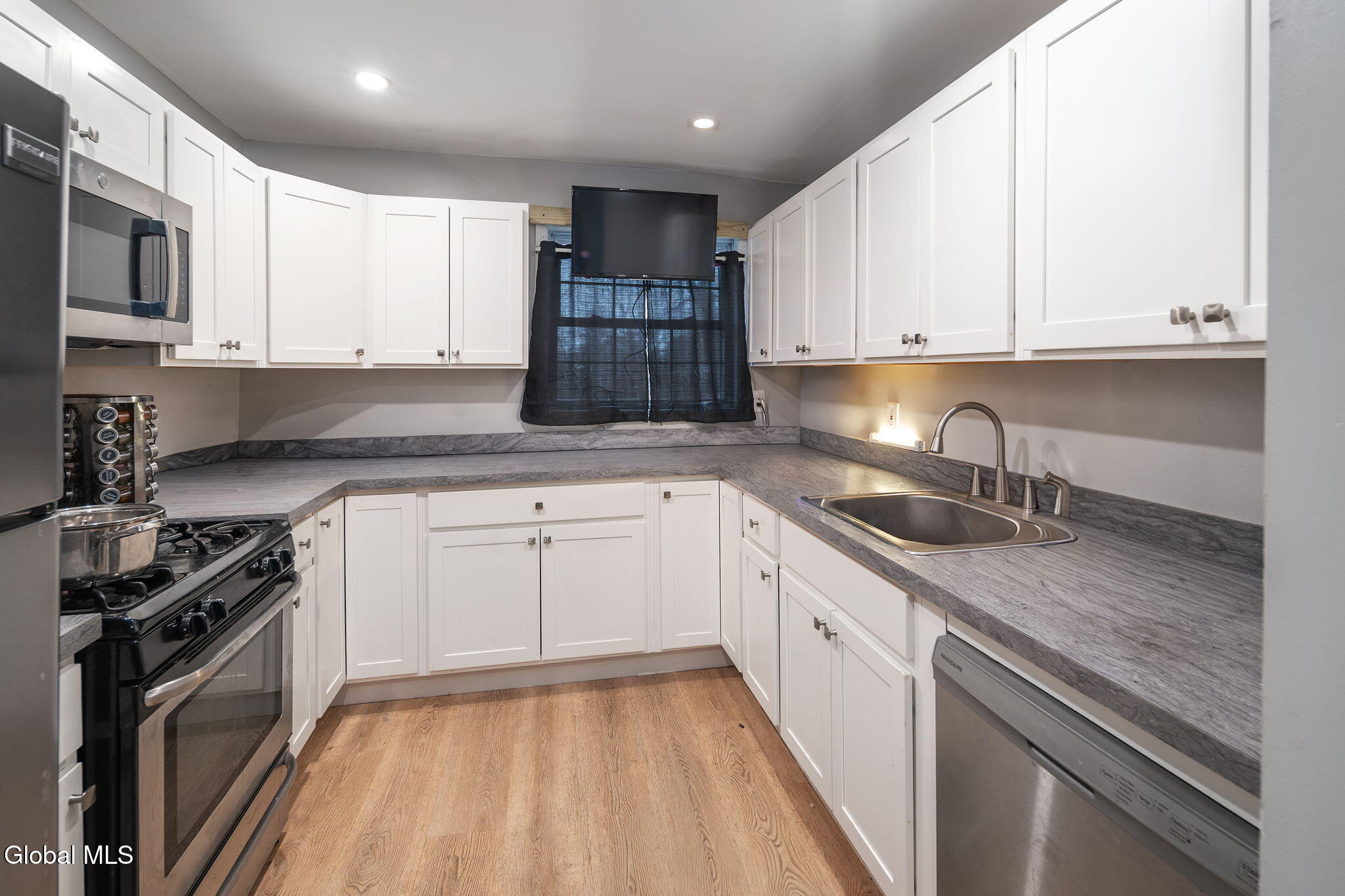 2413-2415 6th Avenue