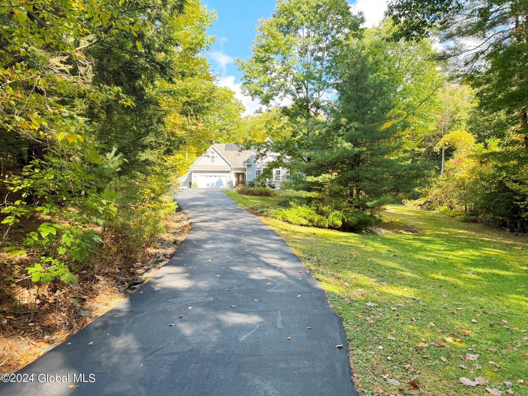 28 Victor Lane, Averill Park, New York image 3