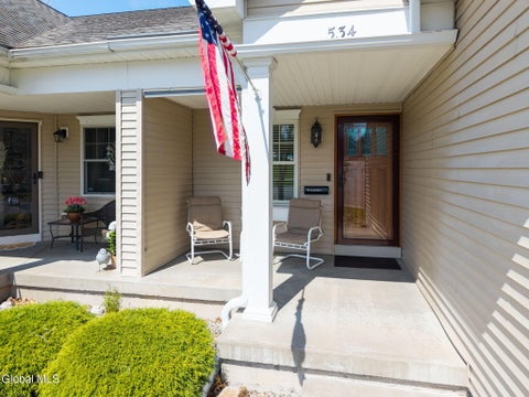 Photo of 534 Northend Drive, Schenectady, NY 12308 (MLS # 202624337)