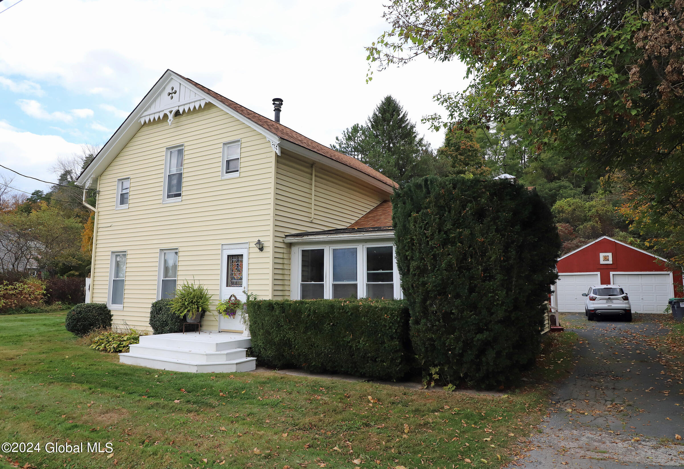 12 Hill Road, Hoosick Falls, New York image 1