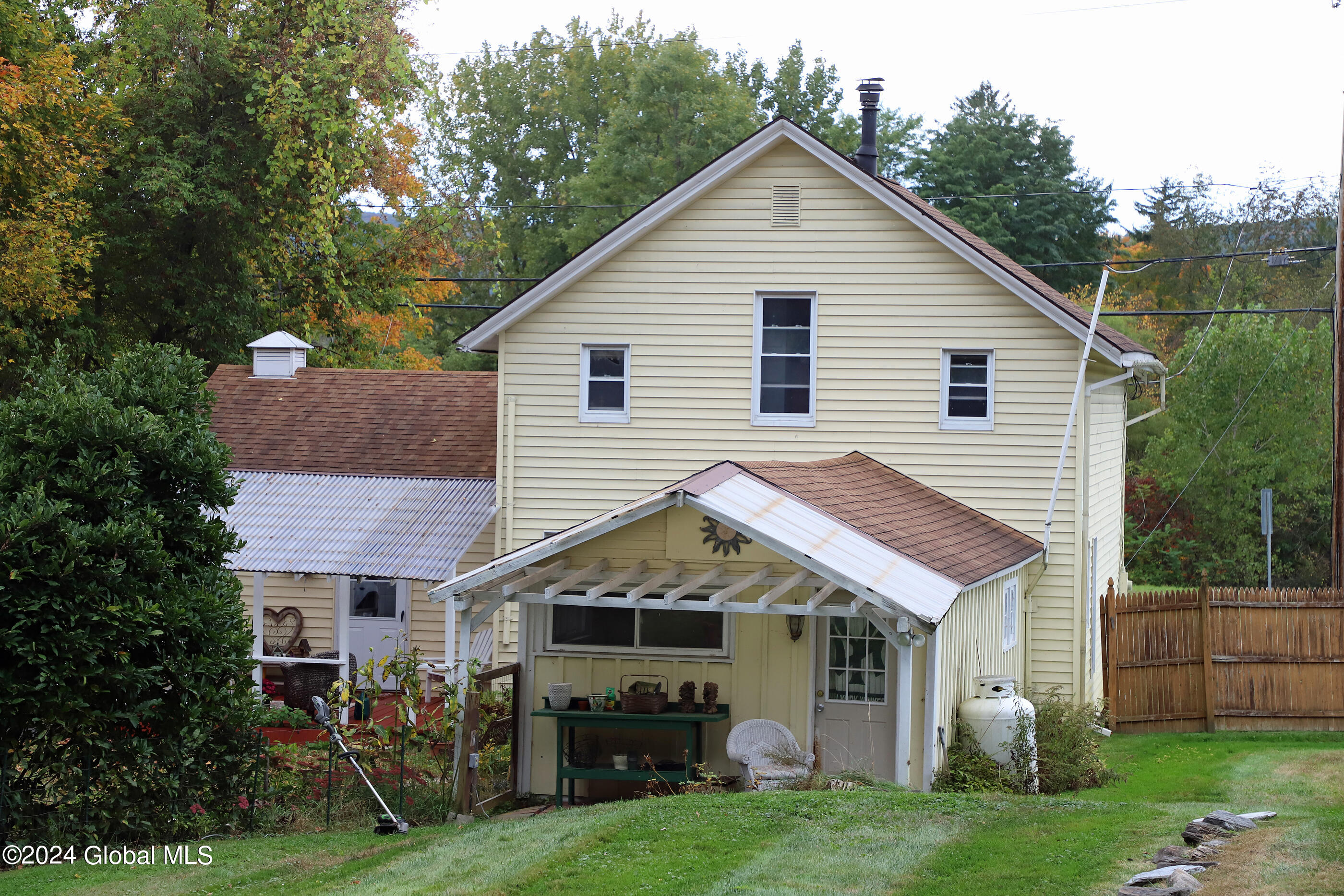 12 Hill Road, Hoosick Falls, New York image 3