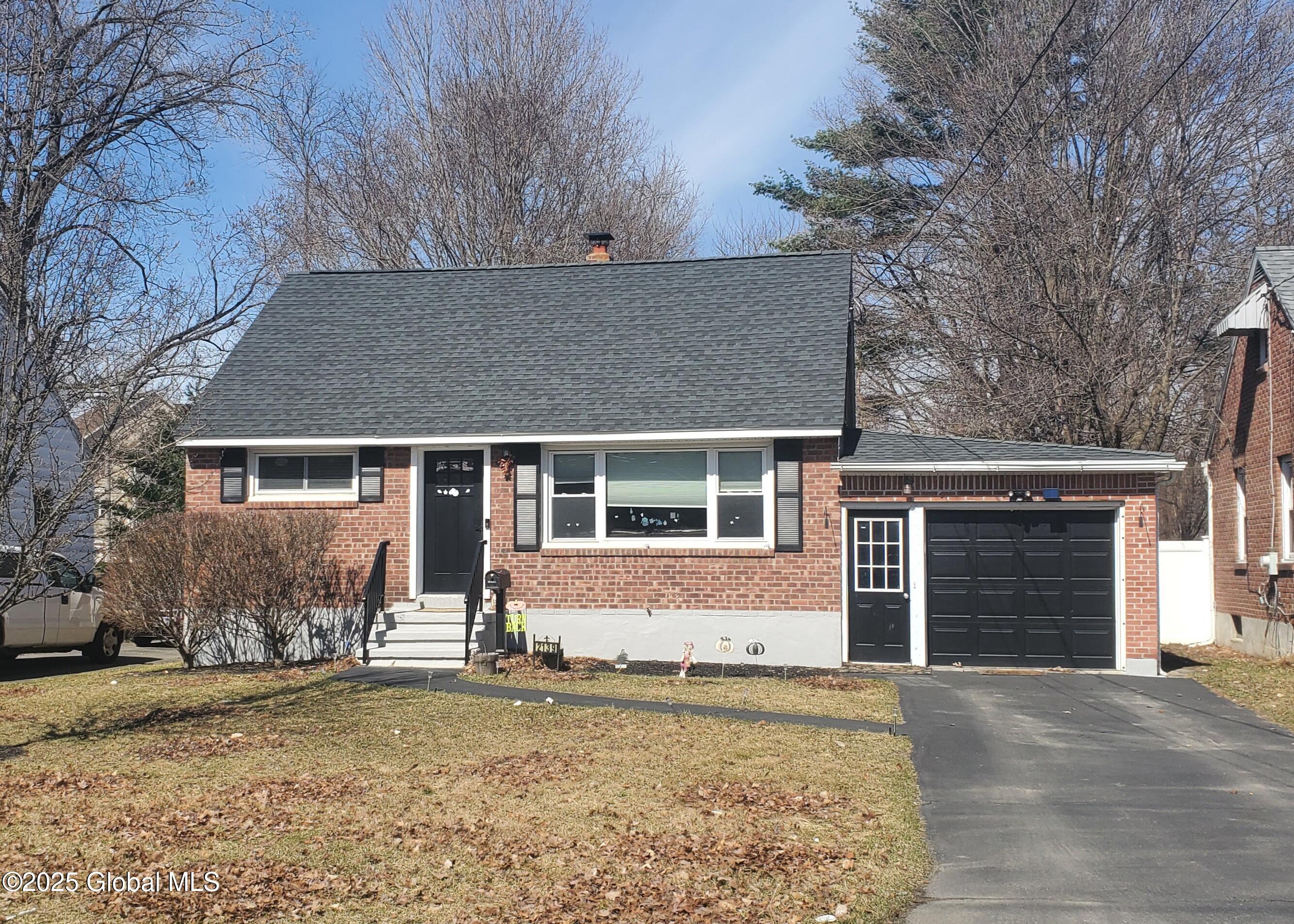 2139 Robinwood Avenue, Schenectady, New York image 1