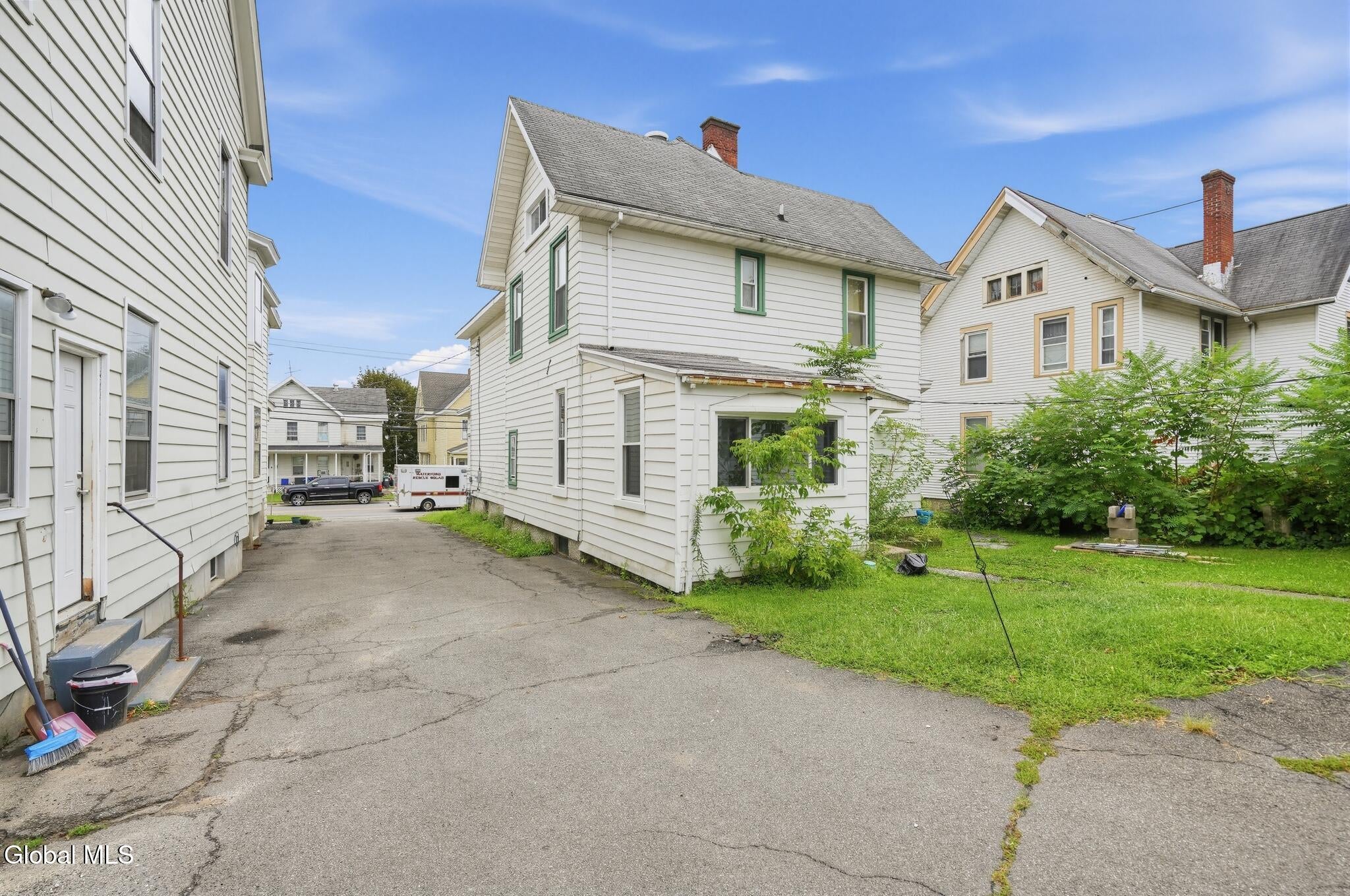 54 Saratoga Avenue