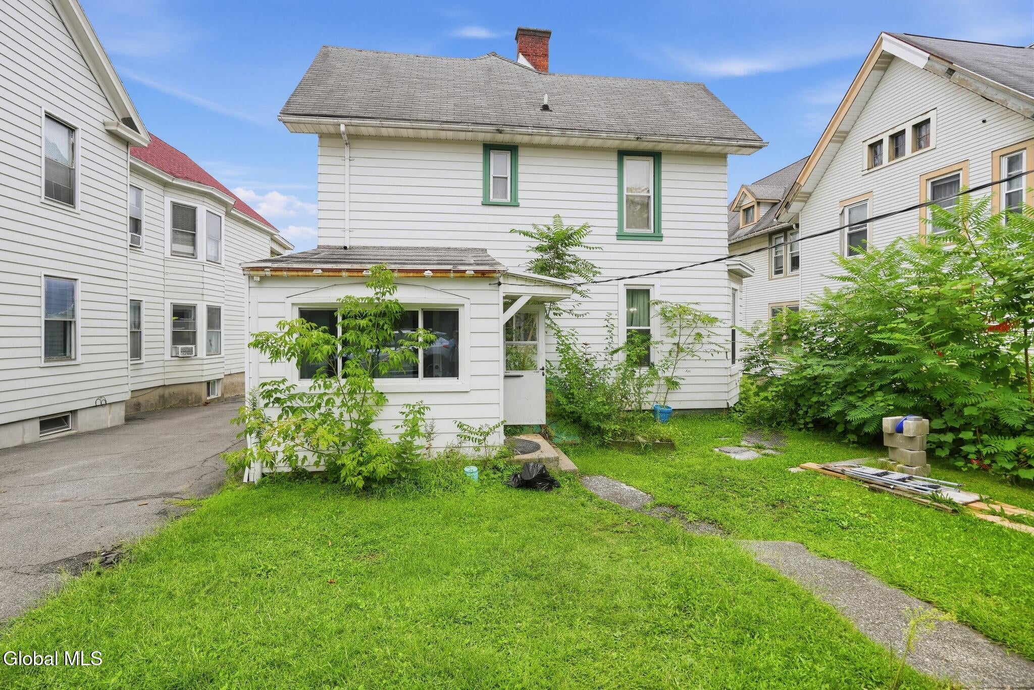 54 Saratoga Avenue