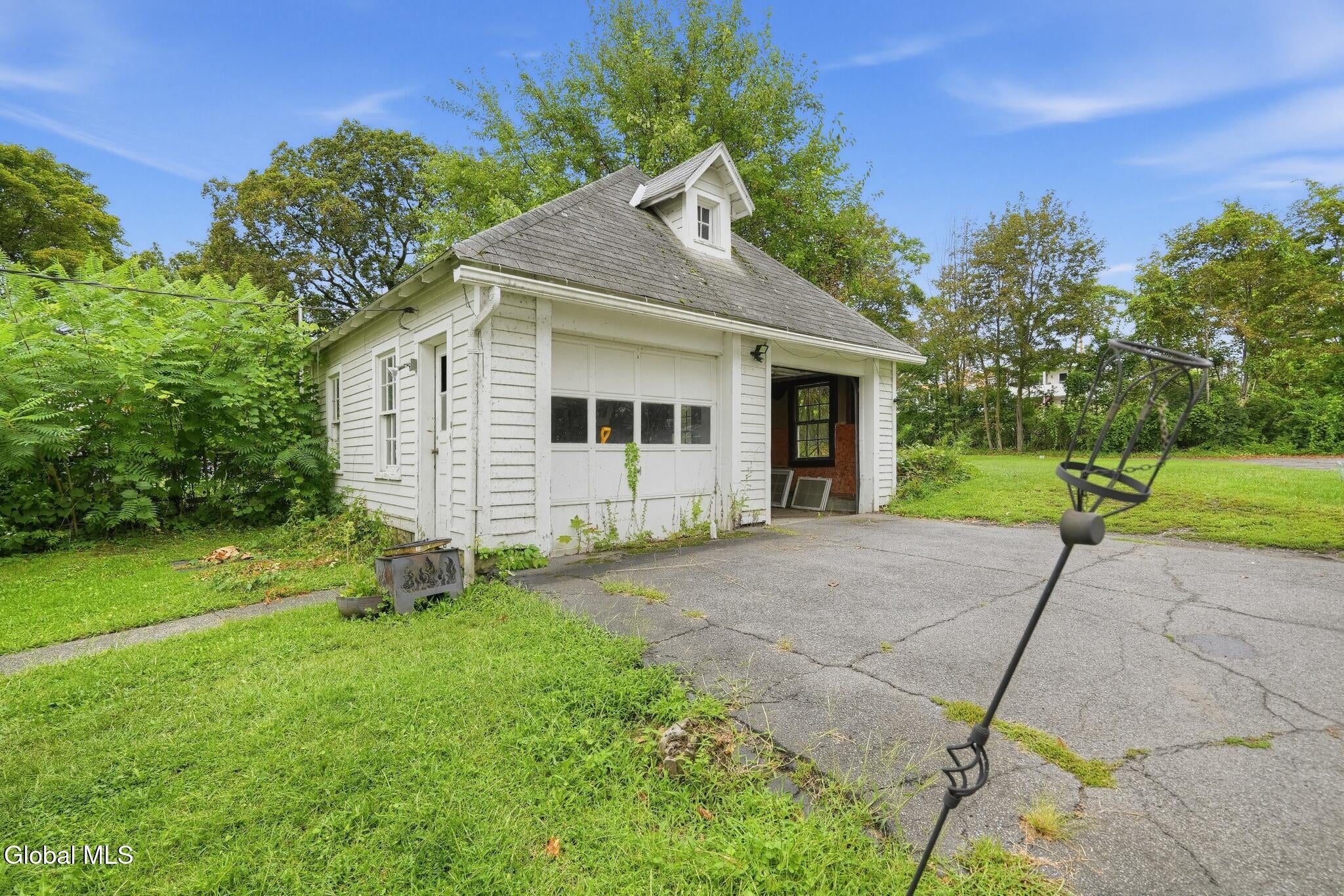 54 Saratoga Avenue