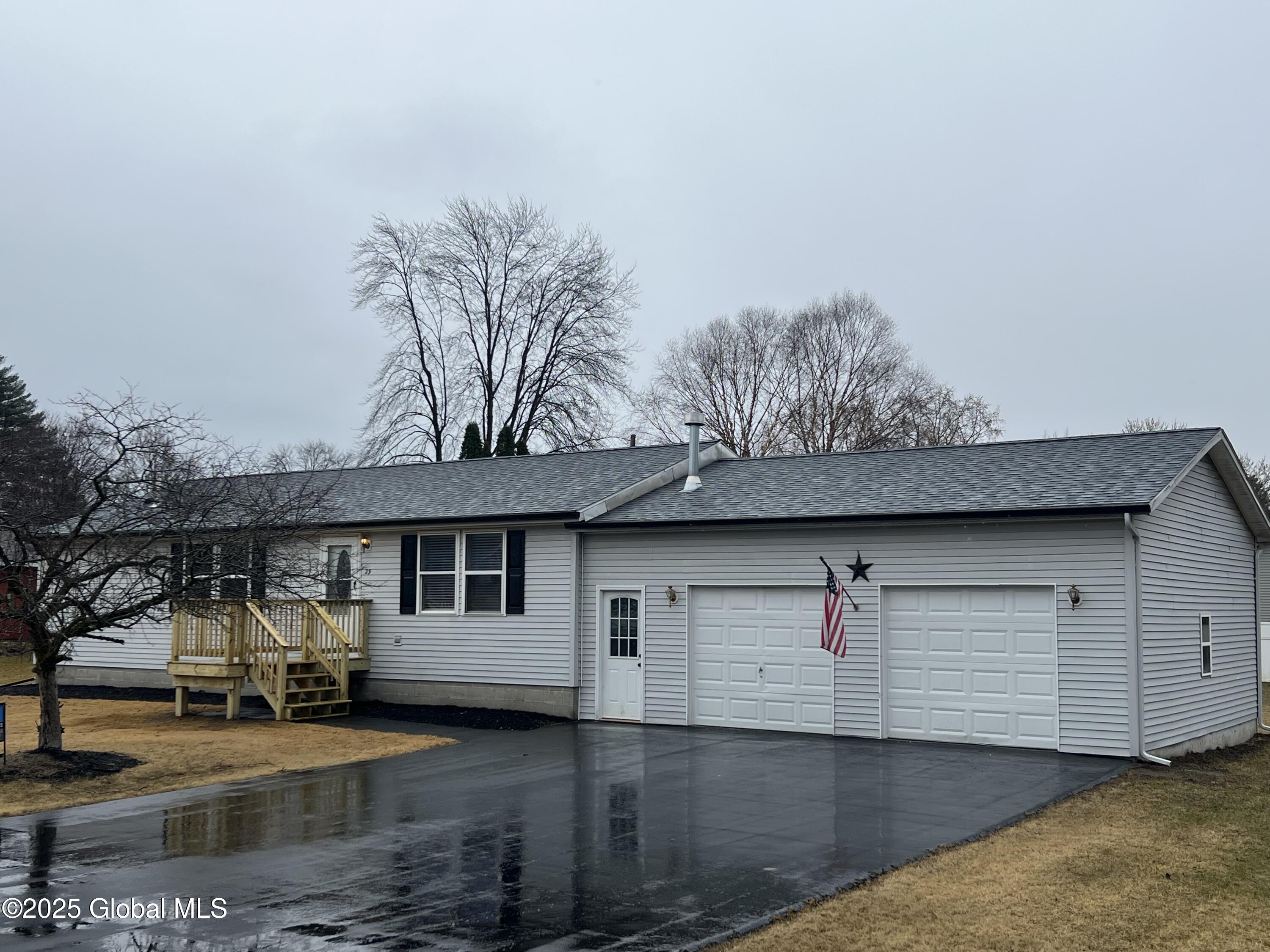 29 Lori Avenue, Hudson Falls, New York image 1