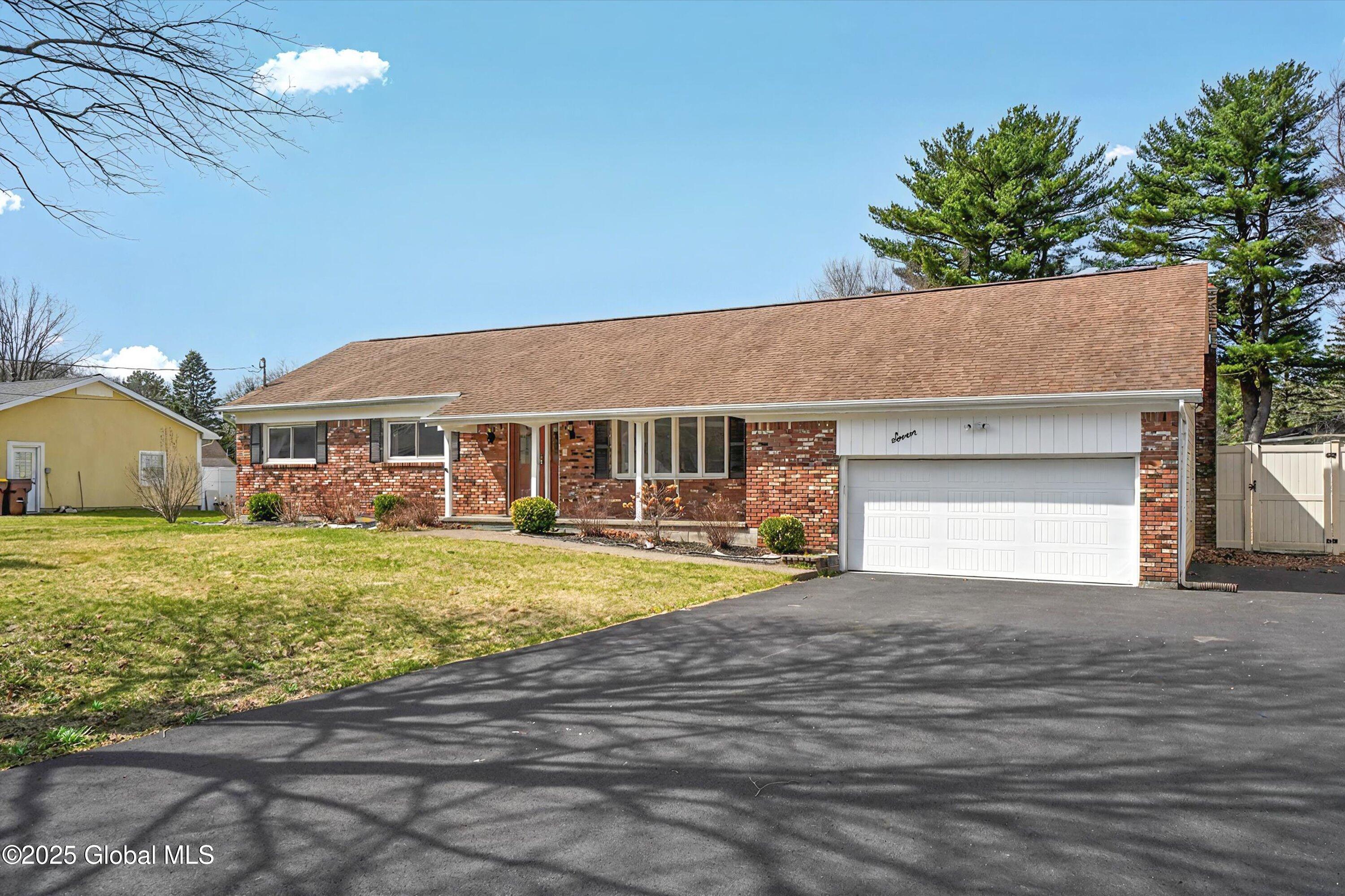 7 Crestwood Drive, Clifton Park, New York image 1