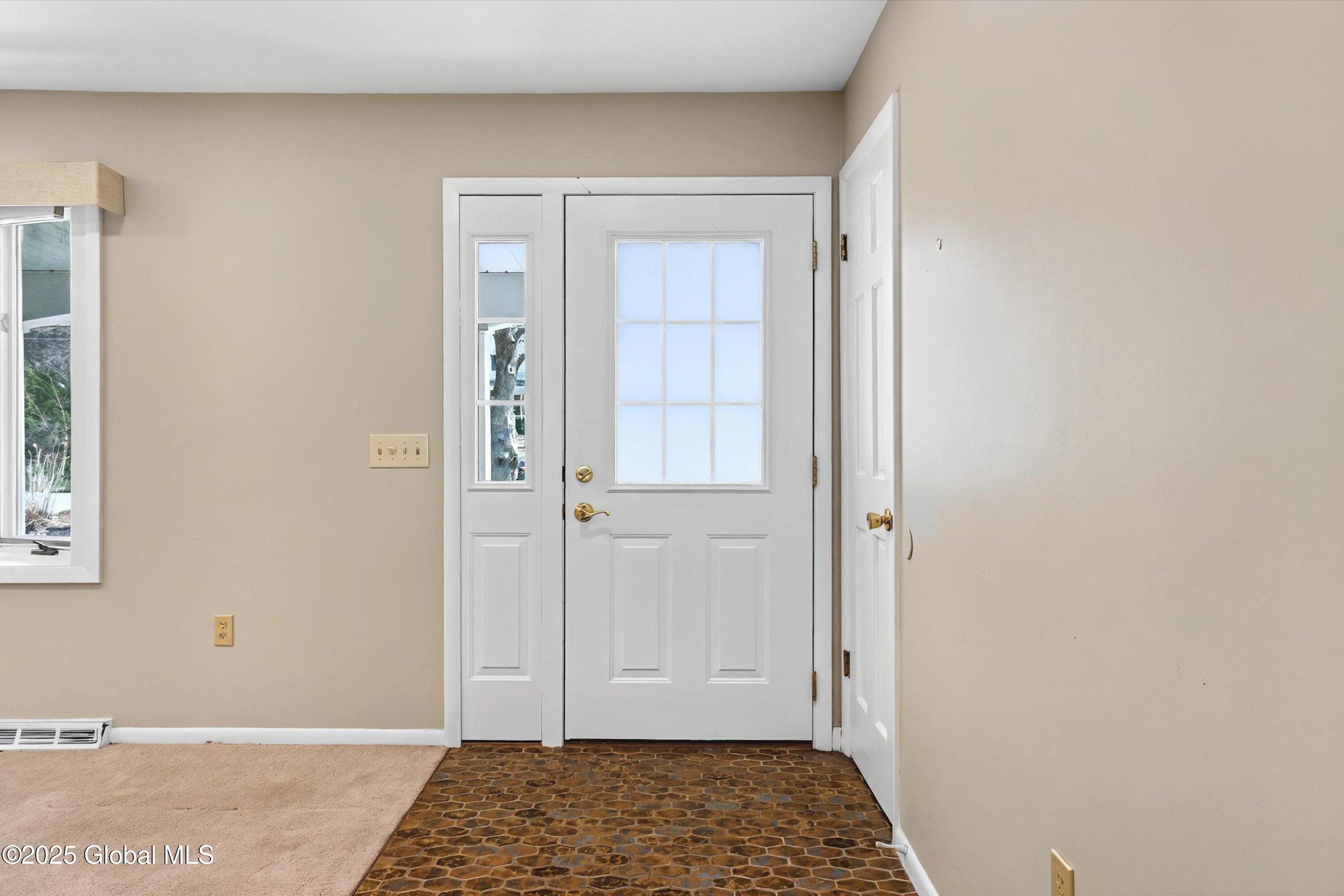 7 Crestwood Drive, Clifton Park, New York image 6