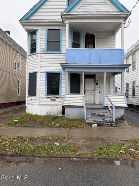 Photo of 942 Emmett Street, Schenectady, NY 12307 (MLS # 202529728)