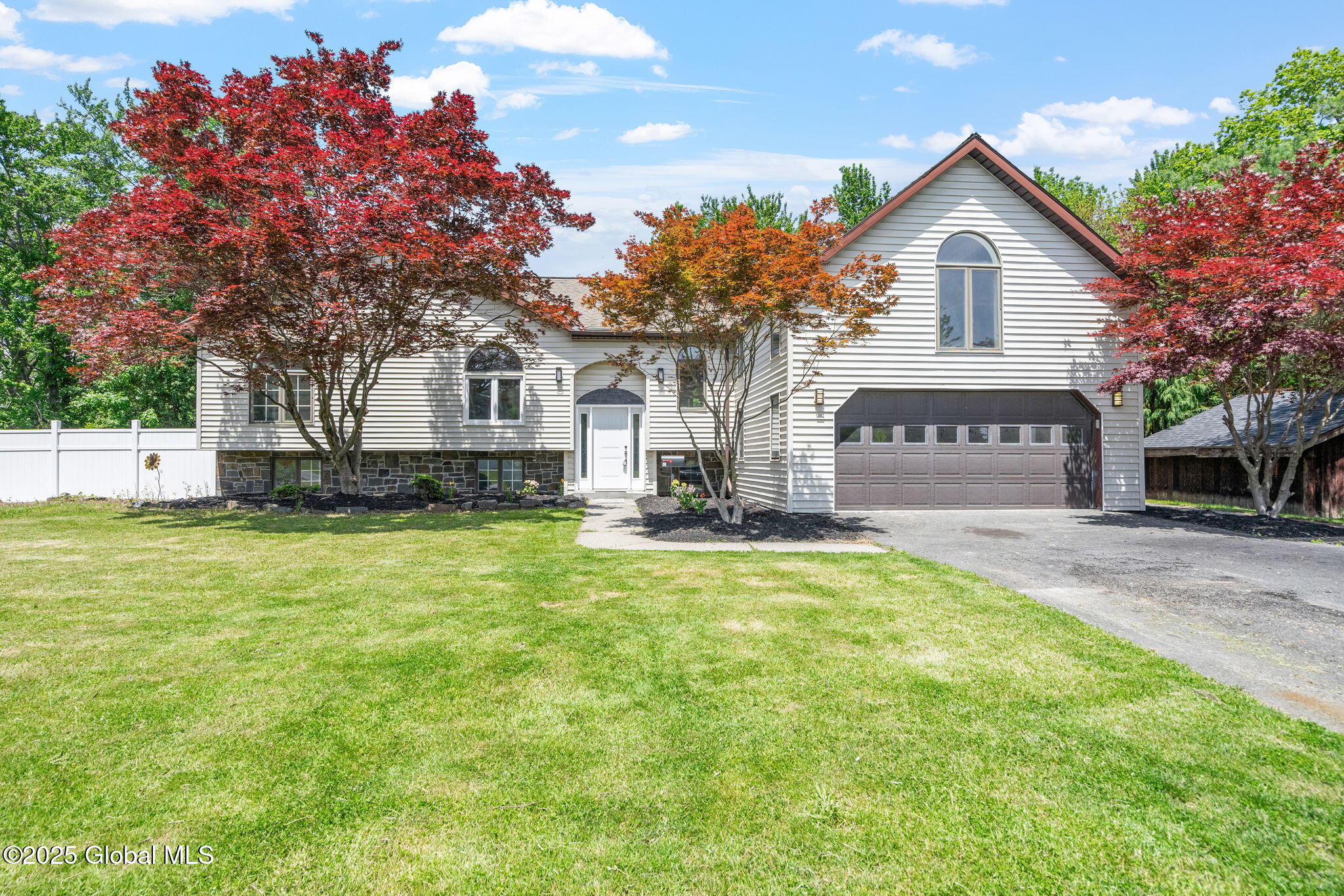 30 Point View Drive, East Greenbush, New York image 1