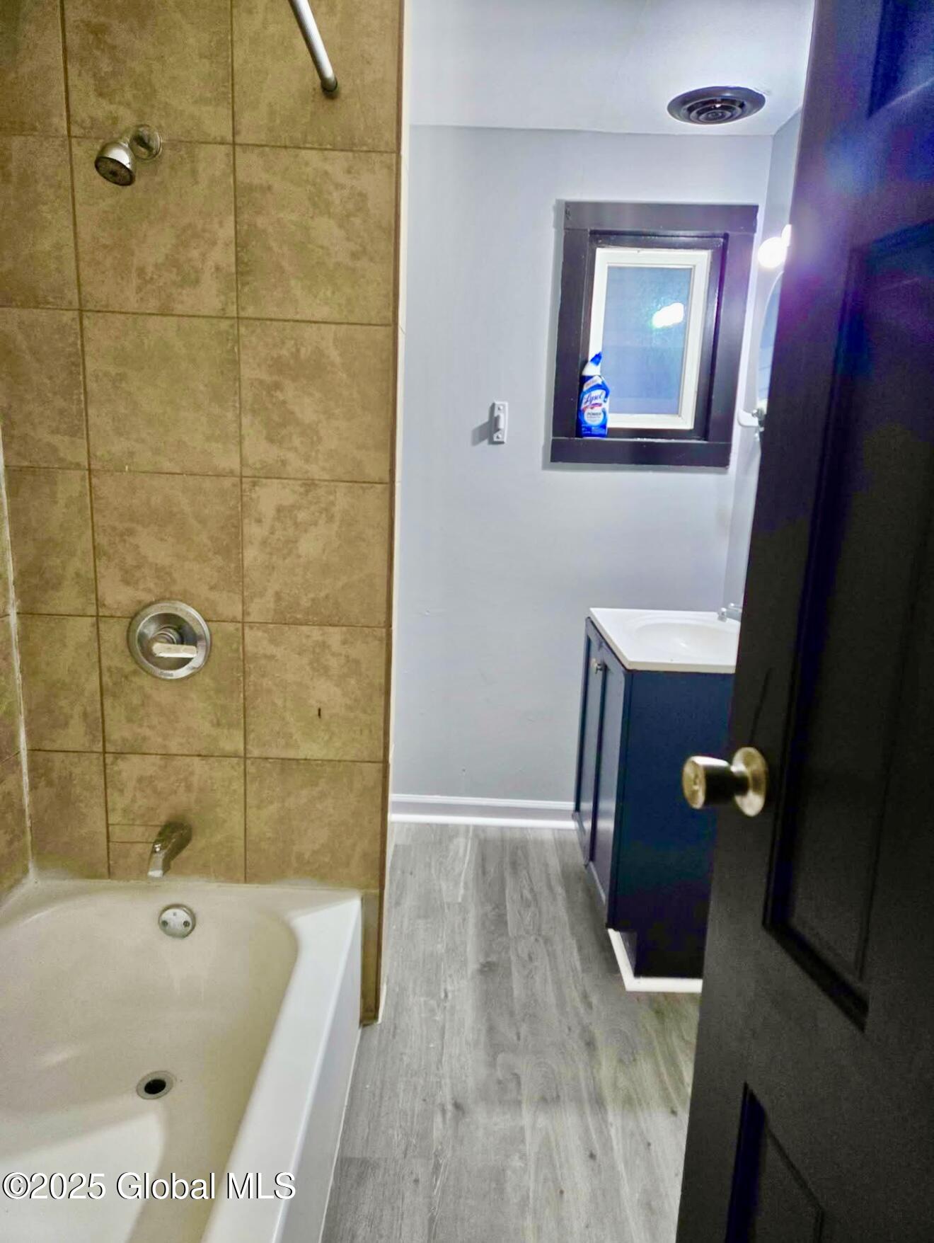 Schenectady, New York 12303, United States, 4 Bedrooms Bedrooms, ,2 BathroomsBathrooms,Residential,Active,162921