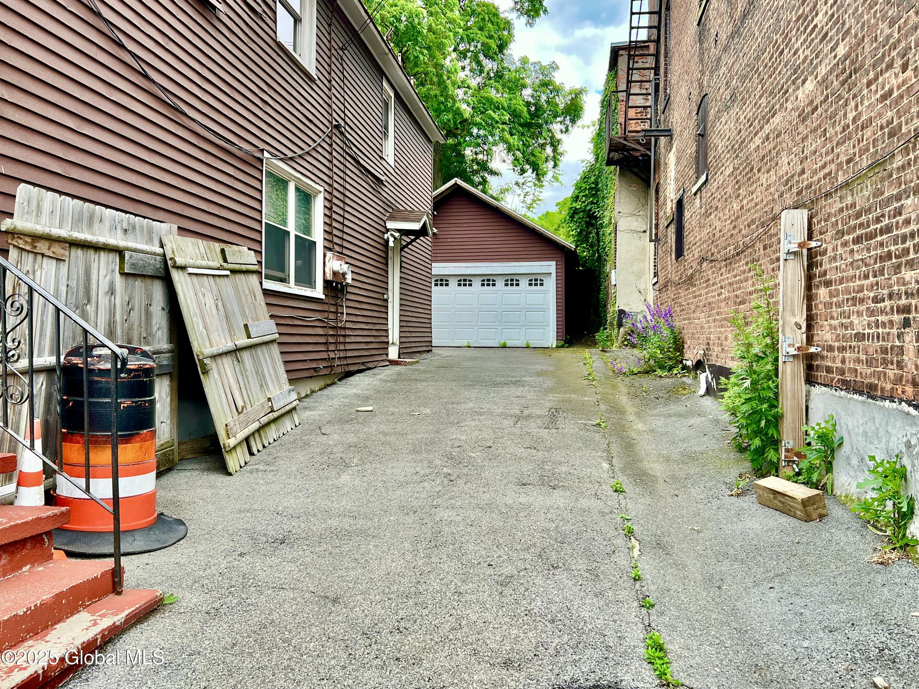 Schenectady, New York 12303, United States, 4 Bedrooms Bedrooms, ,2 BathroomsBathrooms,Residential,Active,162921