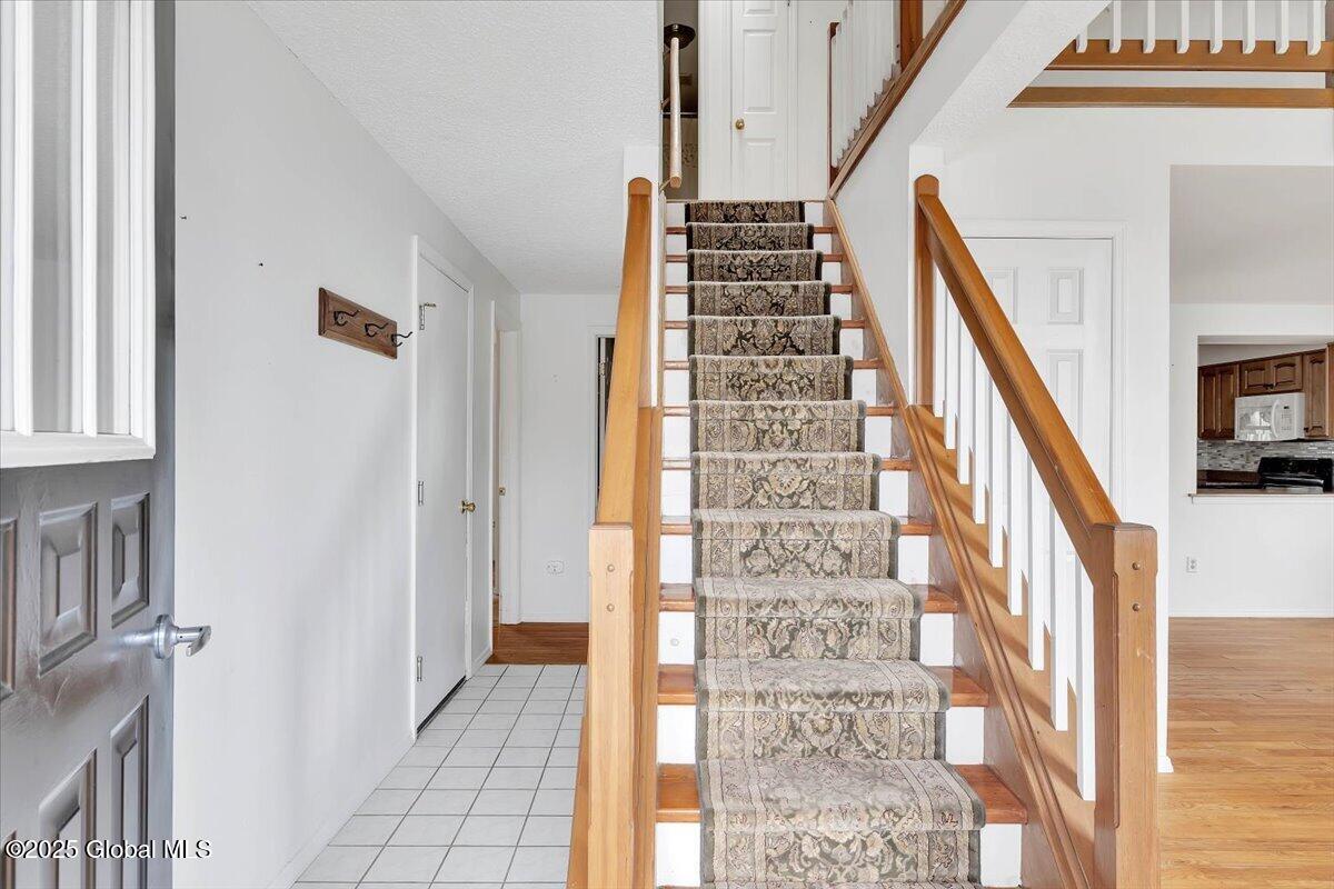 50 Glenbrook Court, Clifton Park, New York image 13
