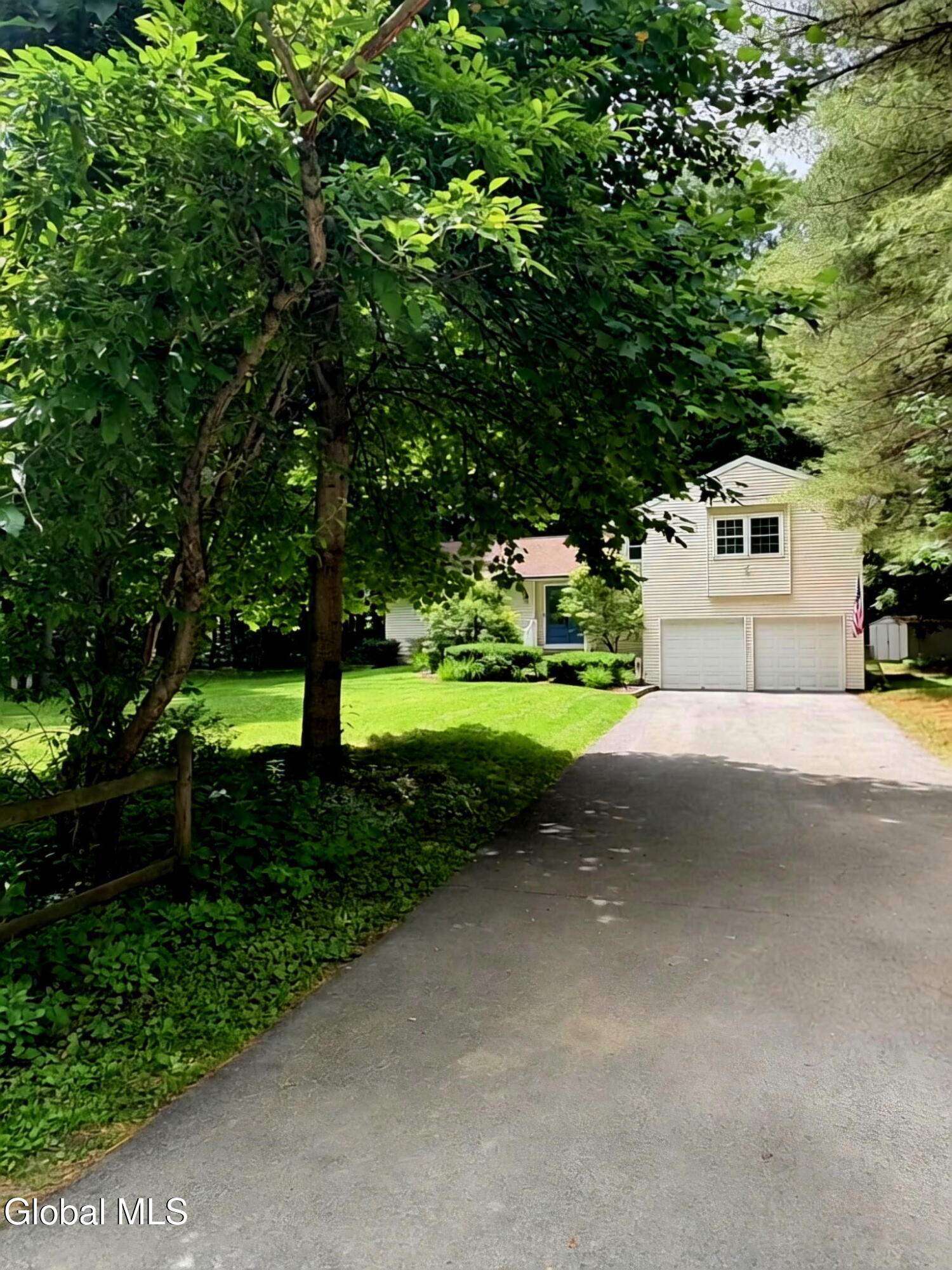 4 Woodlake Drive