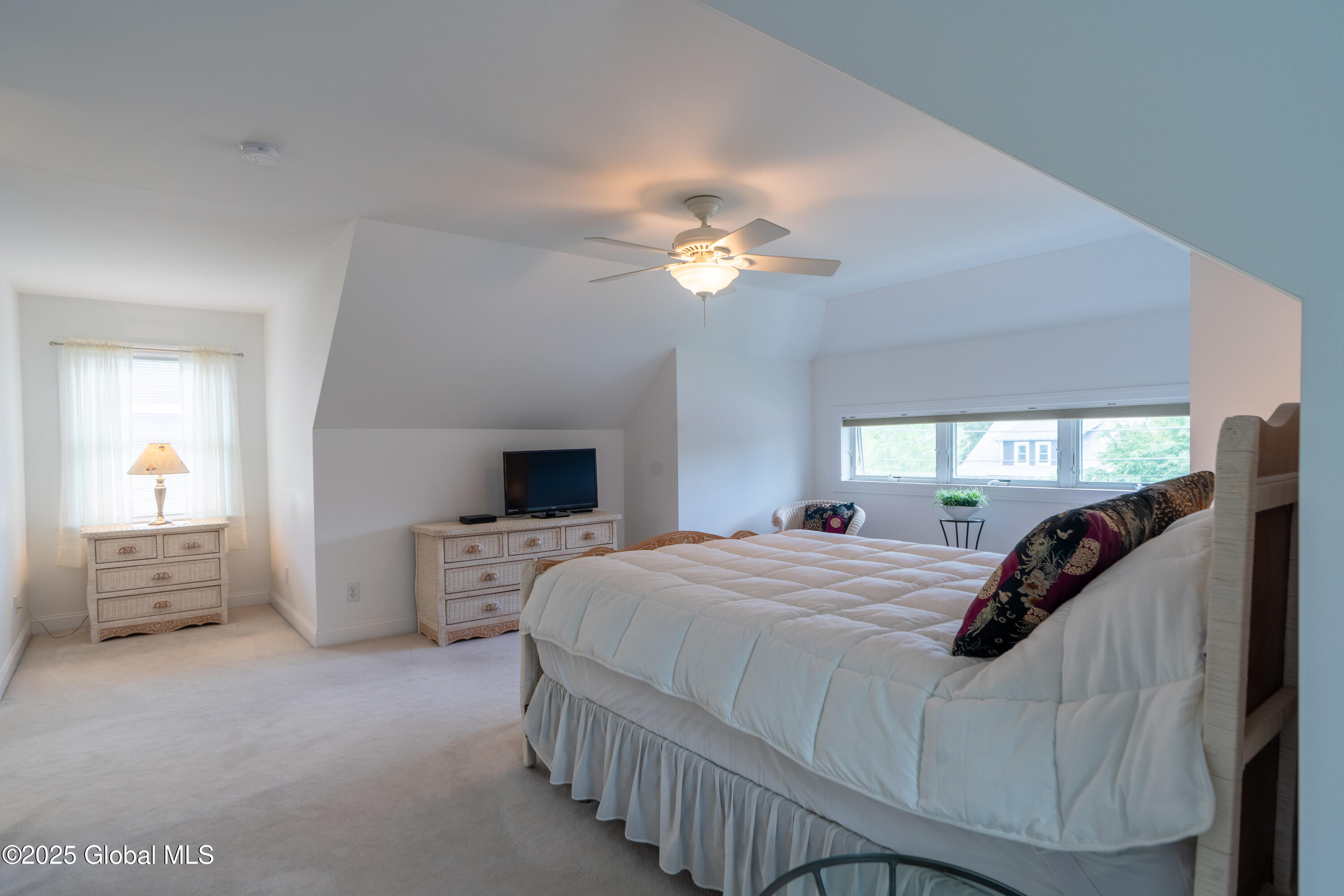 156 East Avenue, Saratoga Springs, New York image 33