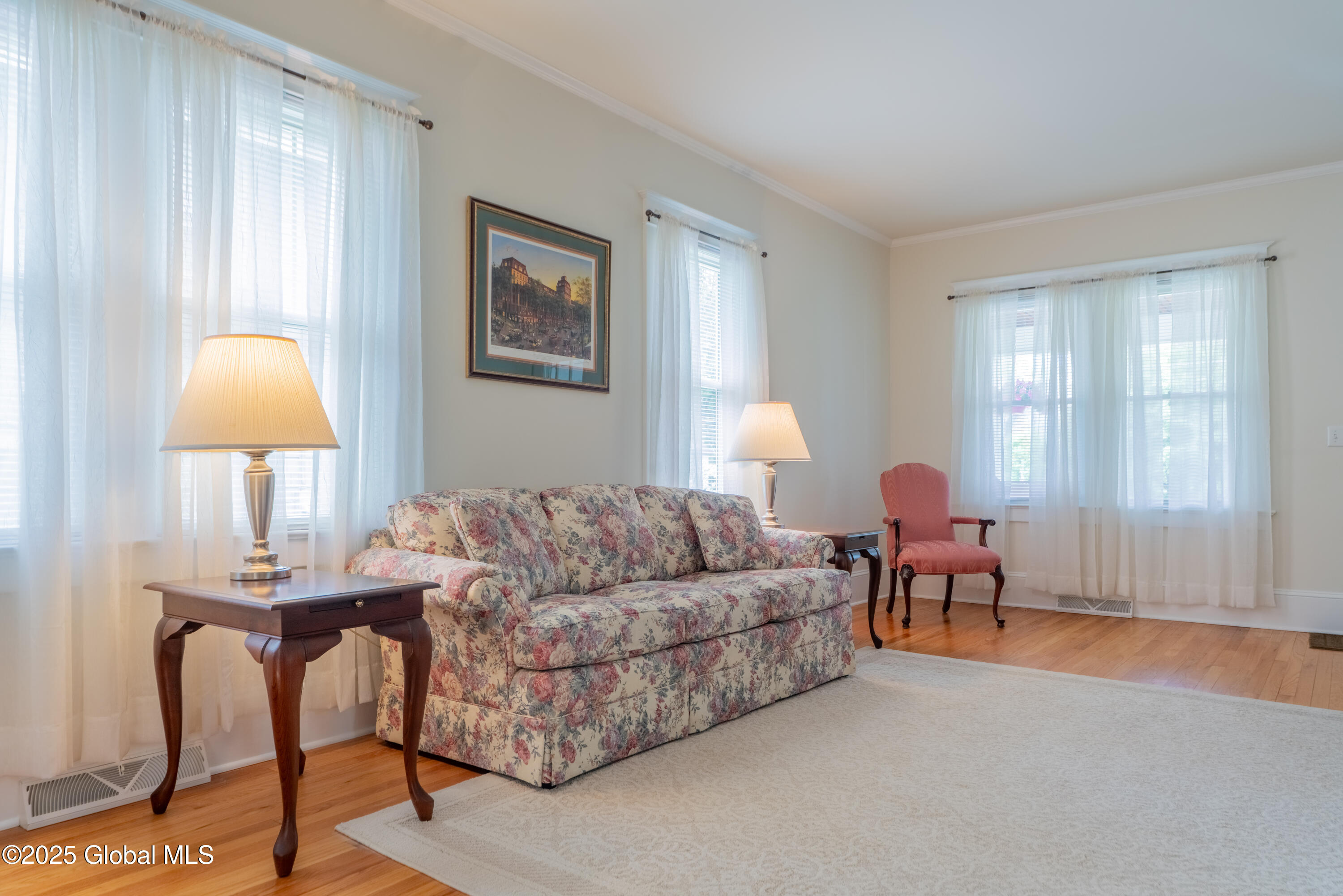 156 East Avenue, Saratoga Springs, New York image 10