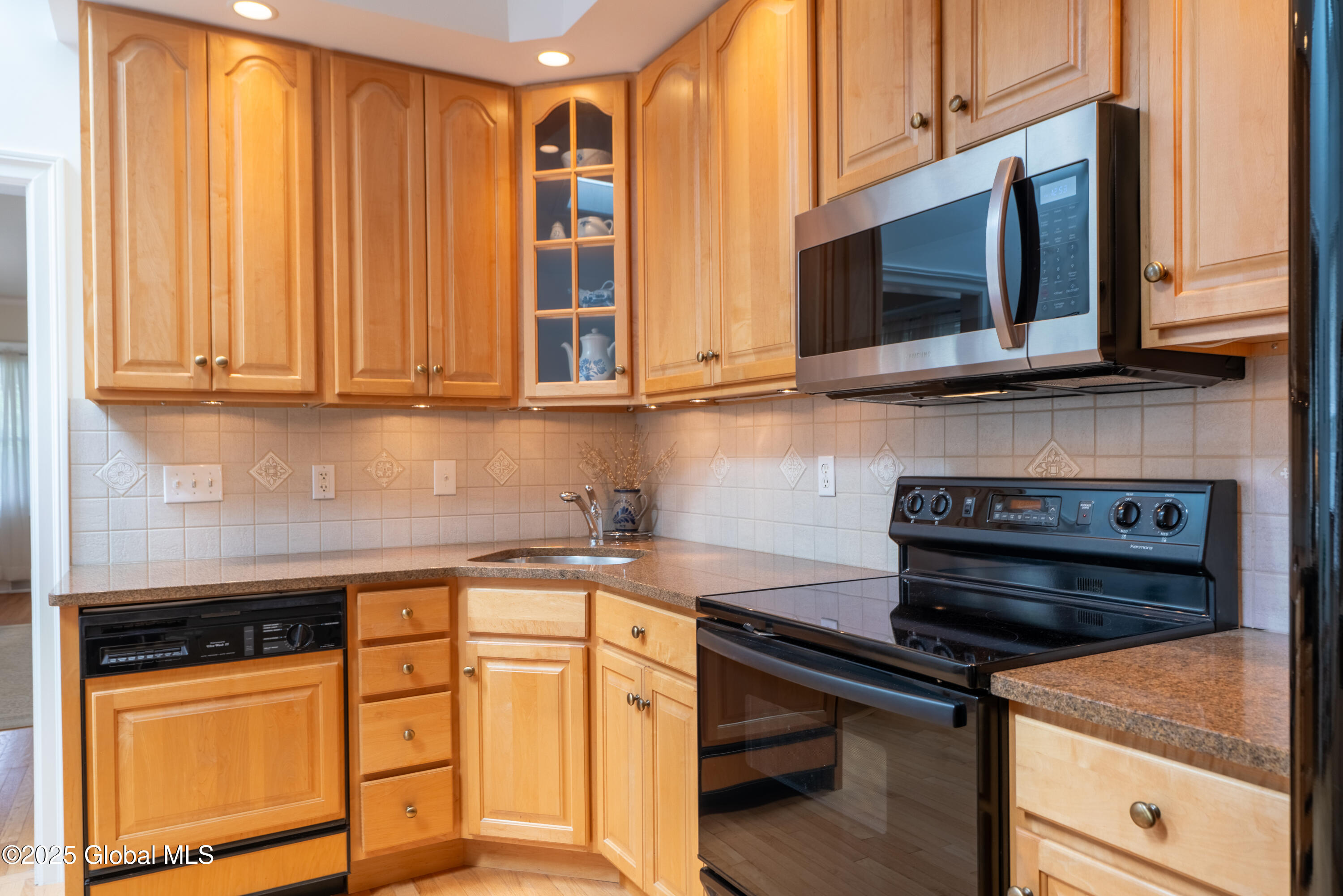 156 East Avenue, Saratoga Springs, New York image 13