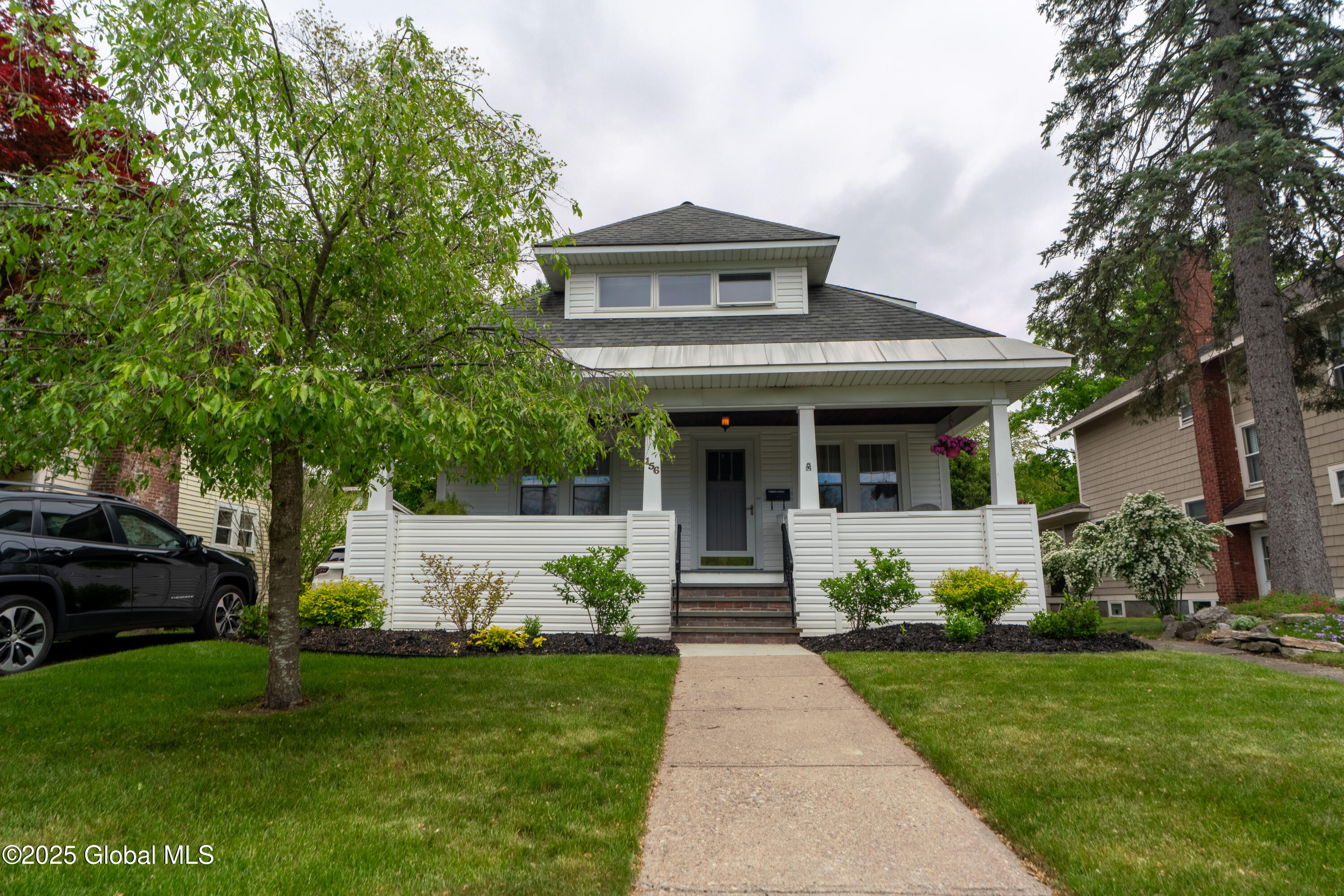 156 East Avenue, Saratoga Springs, New York image 2