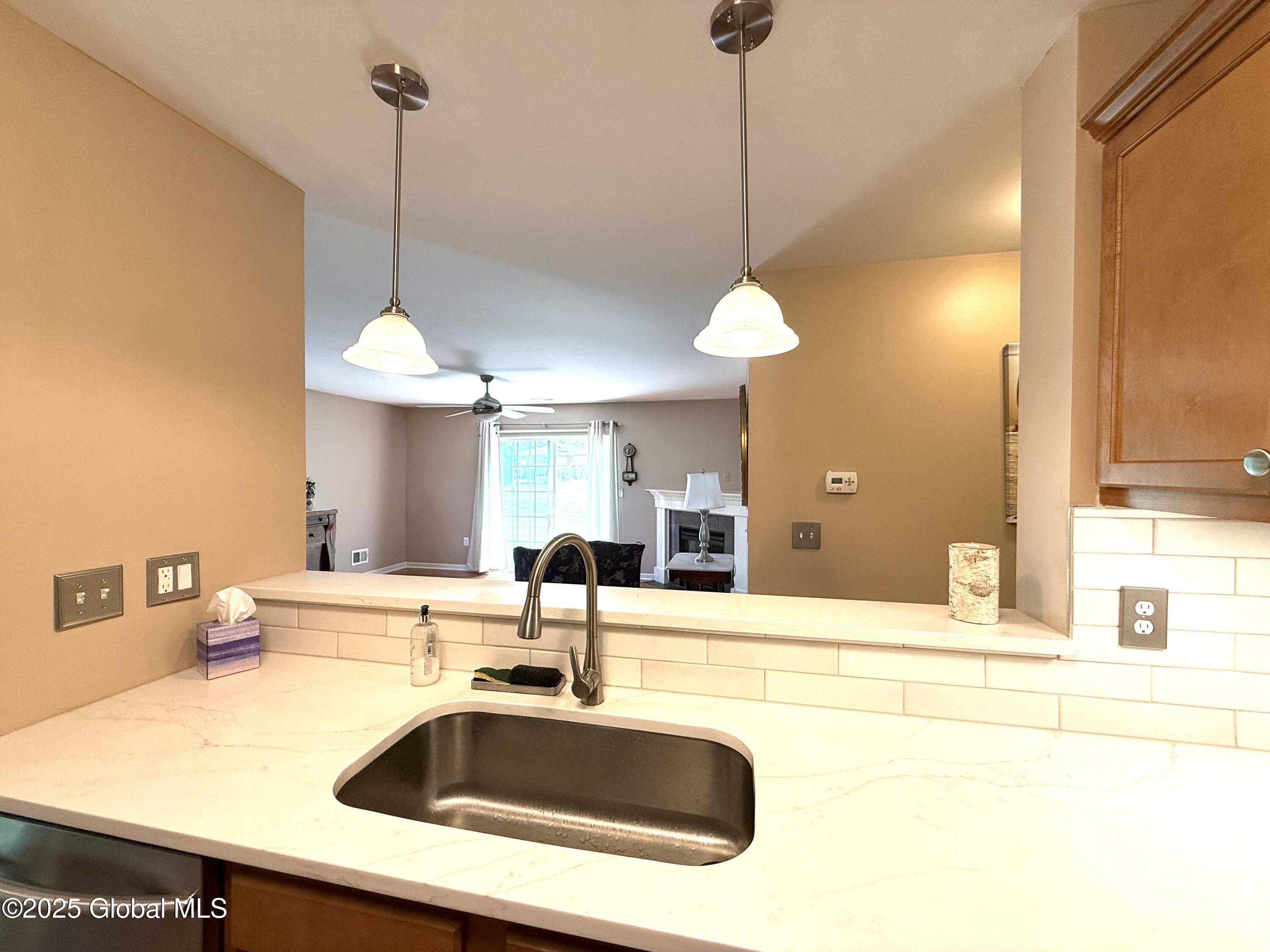 35 Governor Circle, Albany, New York image 11