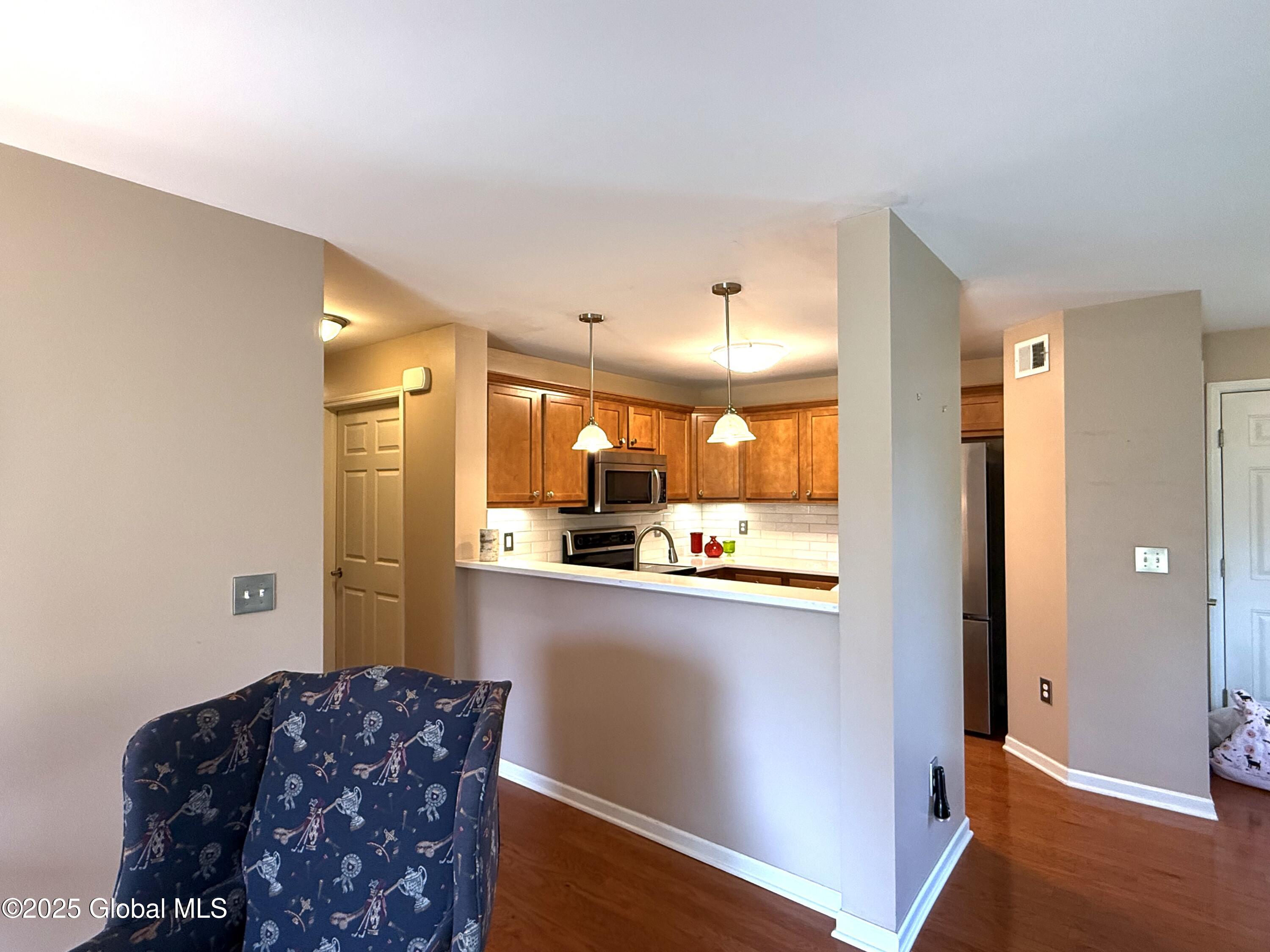 35 Governor Circle, Albany, New York image 9