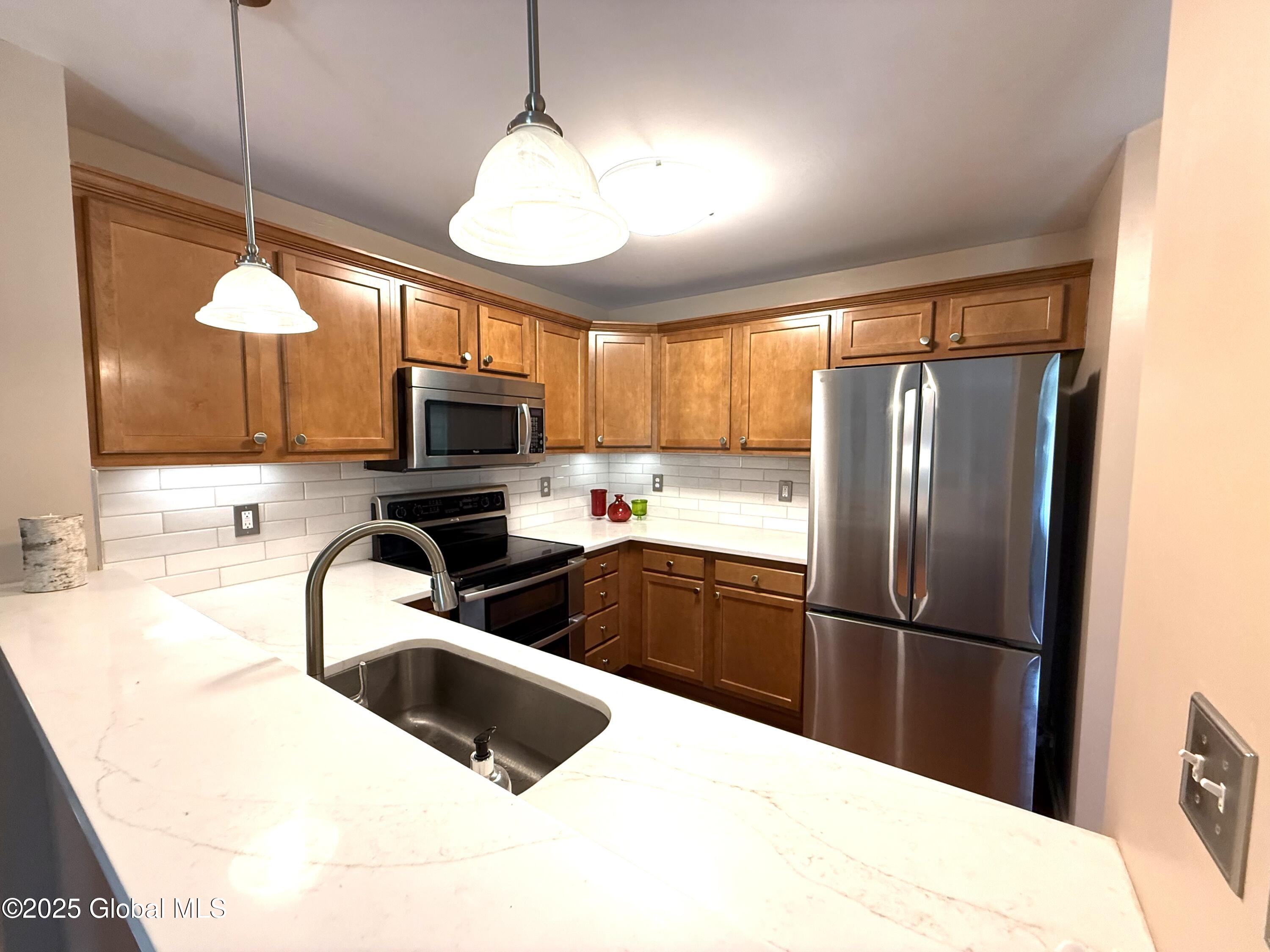 35 Governor Circle, Albany, New York image 14