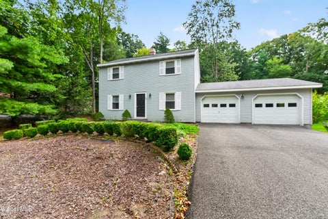 Photo of 29 Barkwood Lane, Clifton Park, NY 12065 (MLS # 202626354)
