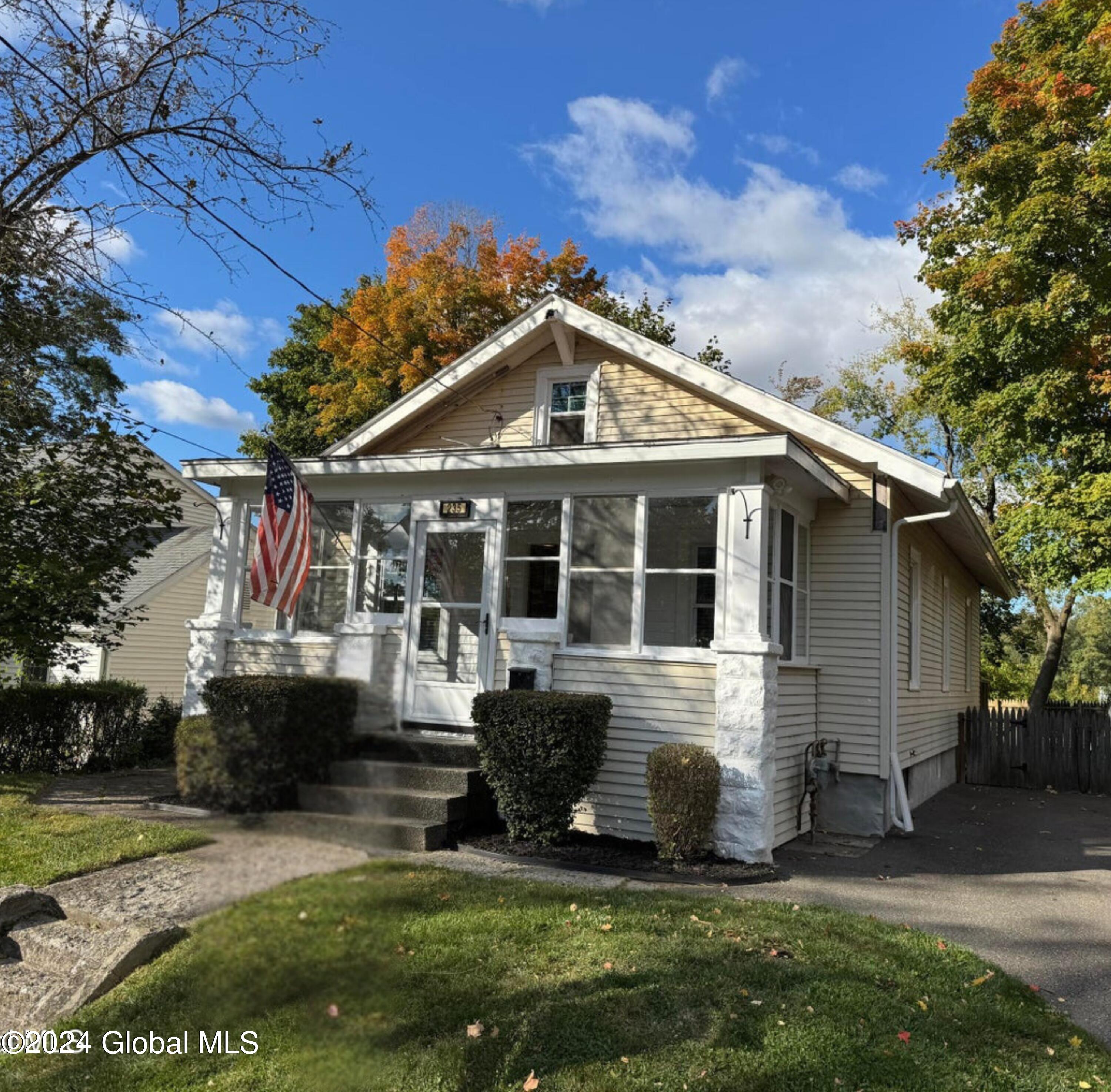 235 Pinehurst Avenue, Rensselaer, New York image 1