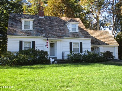 Photo of 2276 Cayuga Road, Niskayuna, NY 12309 (MLS # 202527785) Photo of 2276 Cayuga Road, Niskayuna, NY 12309 (MLS # 202527785)