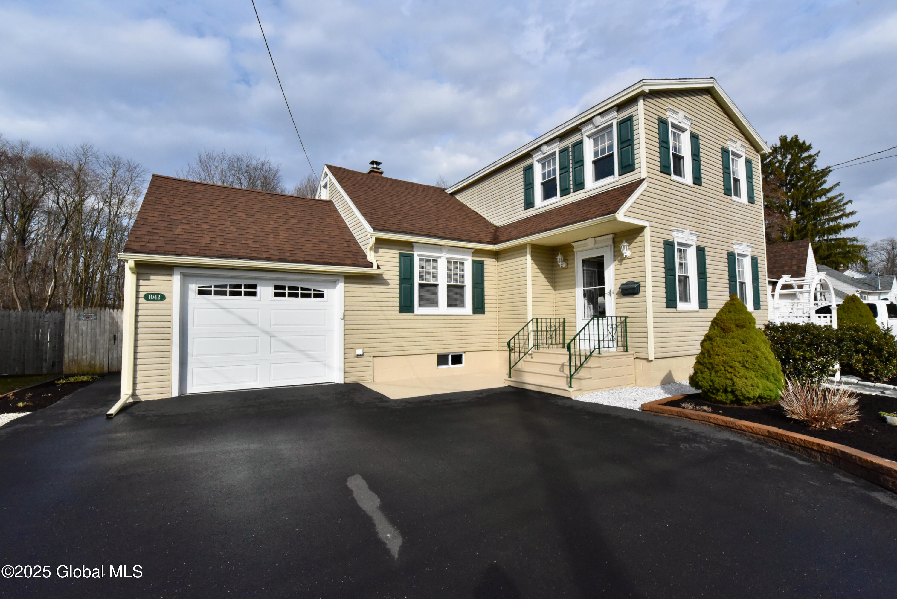 1042 Eugene Drive, Schenectady, New York image 1