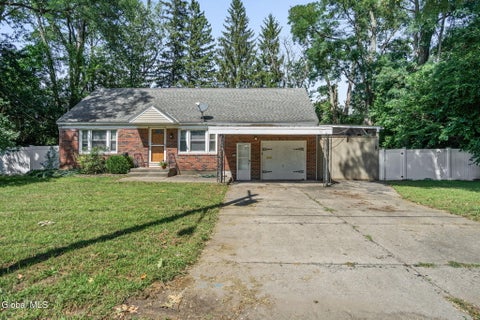 Photo of 2031 Gray Street, Schenectady, NY 12306 (MLS # 202625888)
