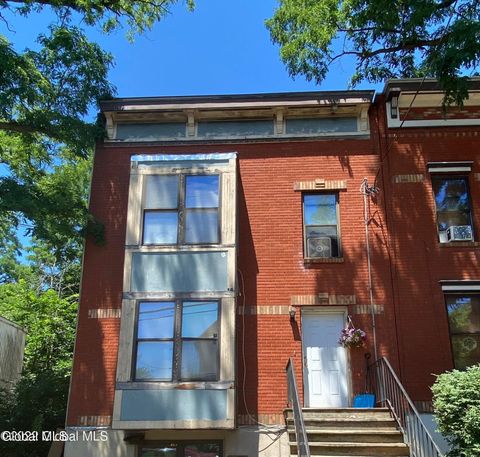 Apartment For Rent - 18 1/2 Voorhees Street #1<br/> Amsterdam, NY 12010