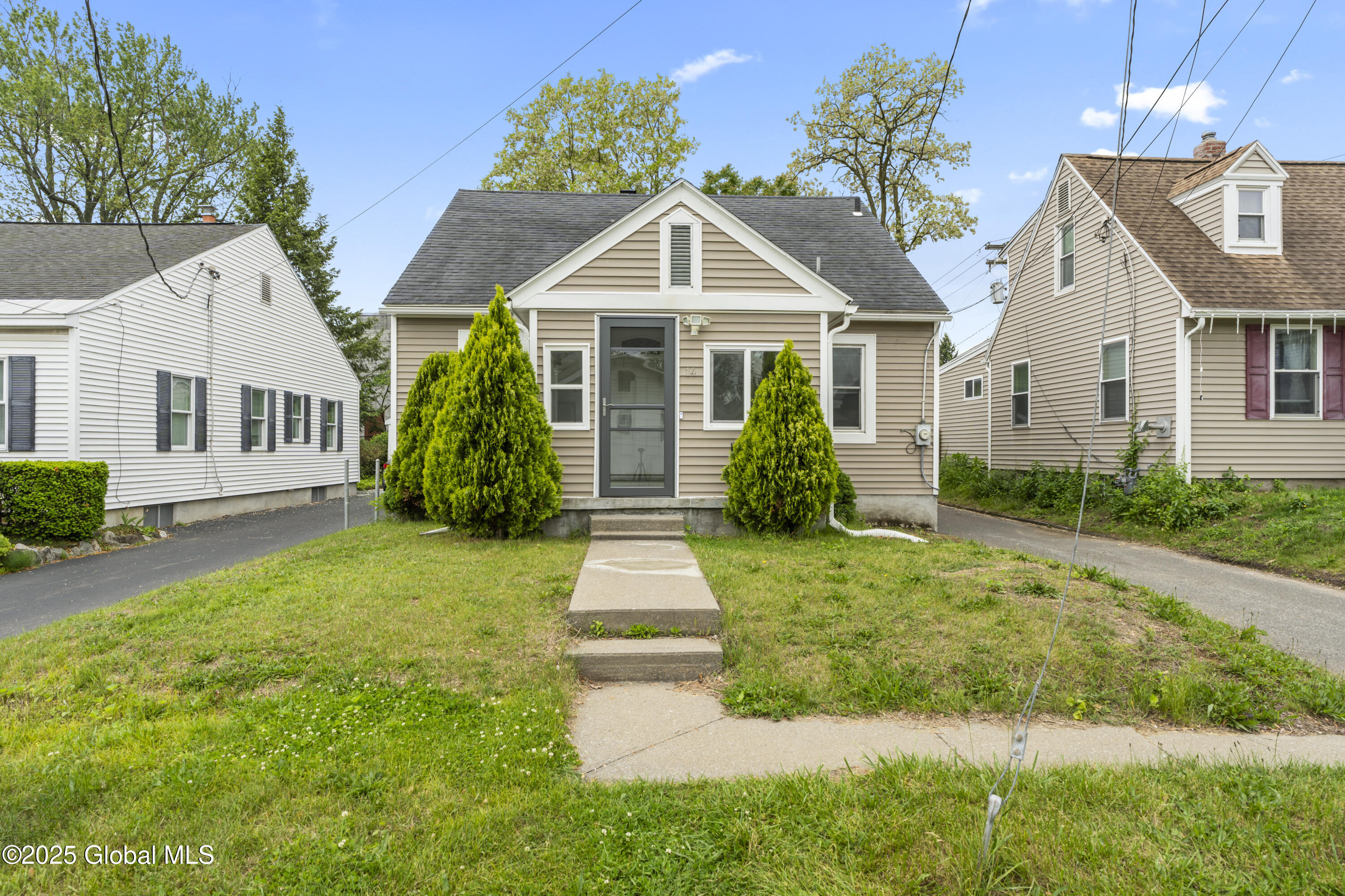 14 Woodside Avenue, Colonie, New York image 1