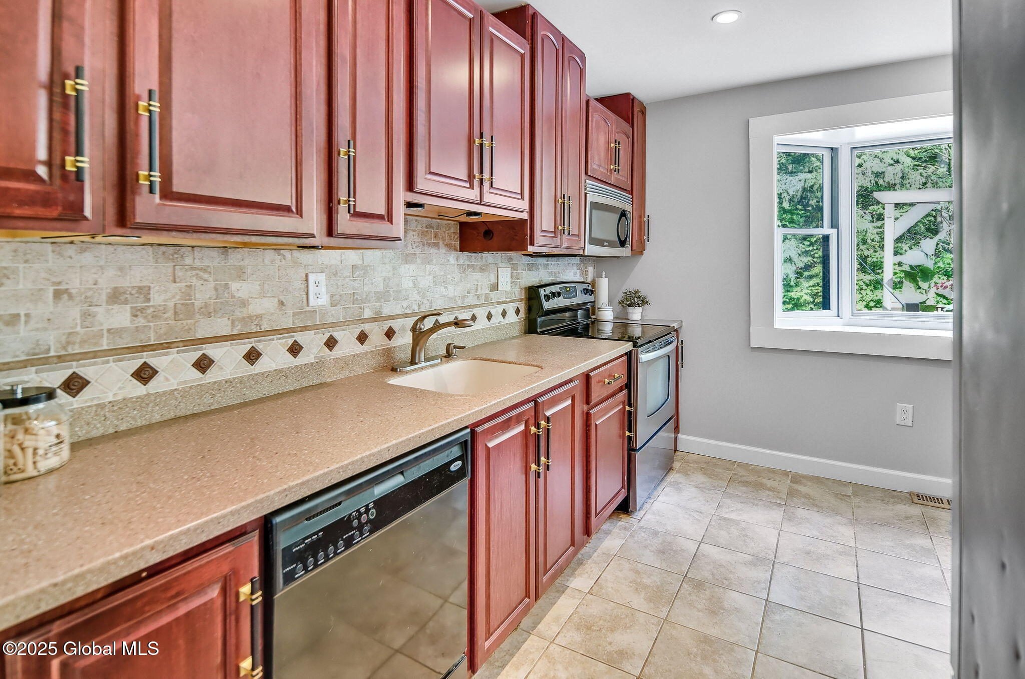 198 Mccullough Place, Rensselaer, New York image 11